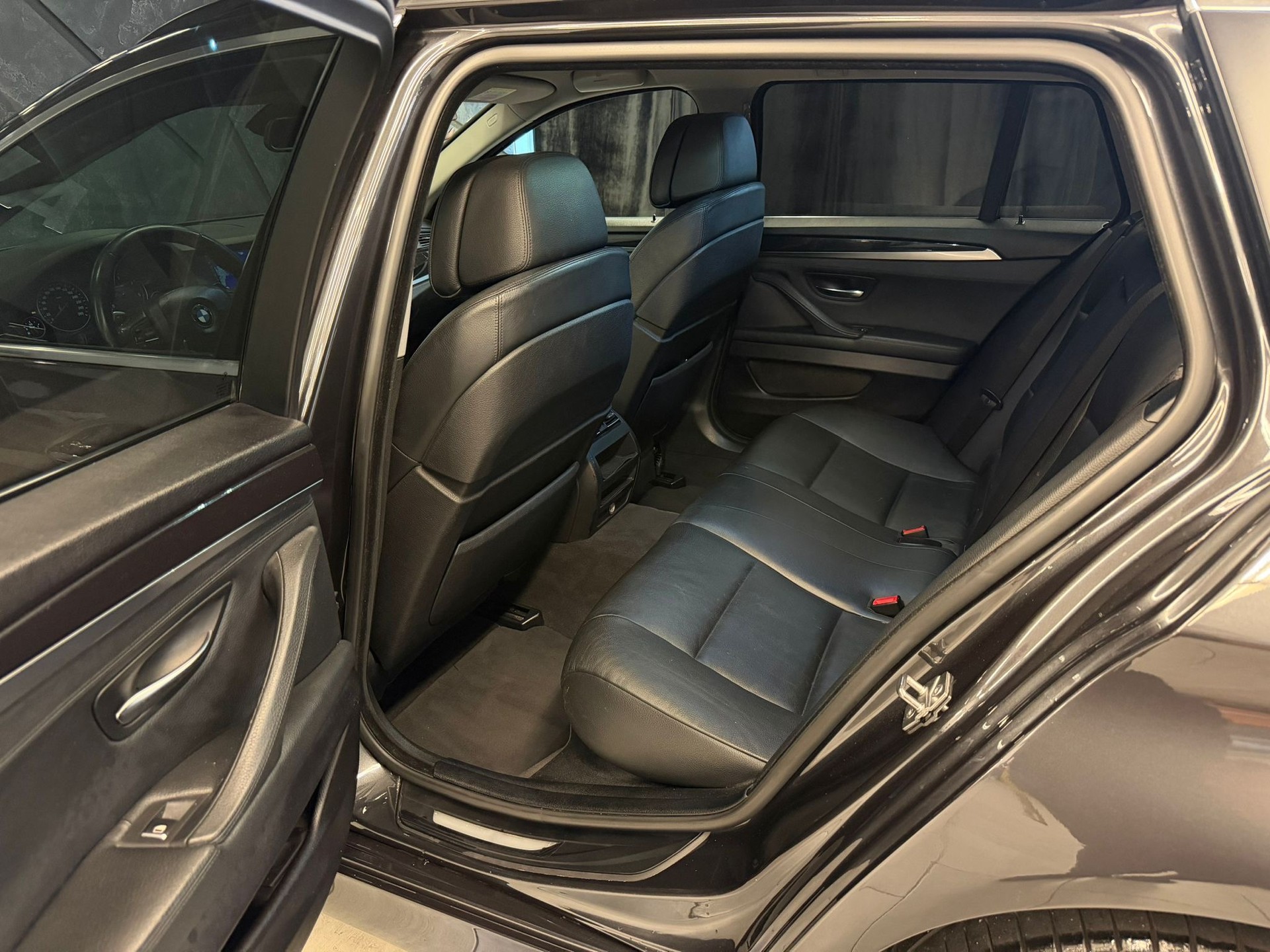 BMW 530d Touring Steptronic-image-12