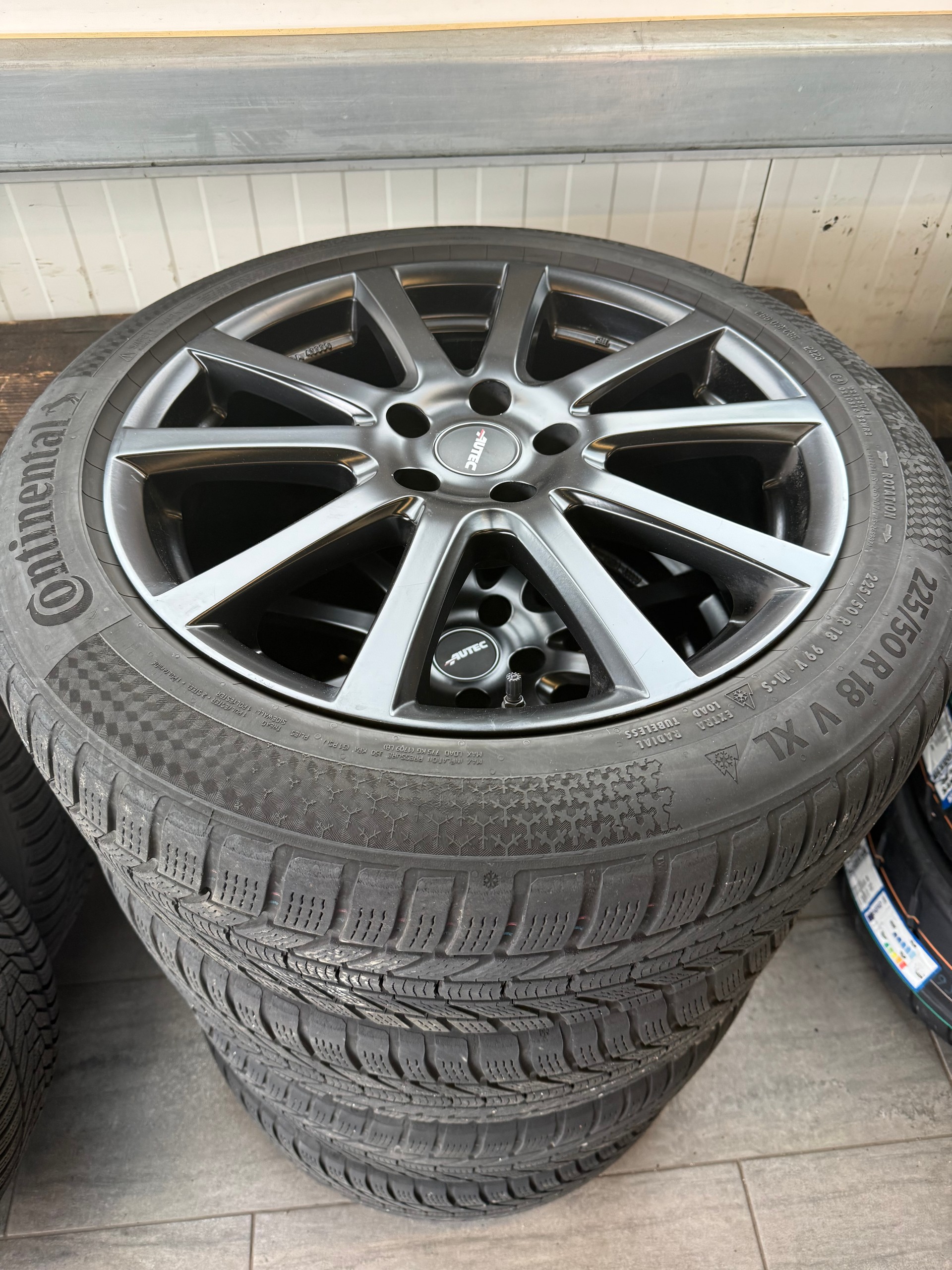 BMW X1 xDrive 25i Sport Line VENDUE/VERKAUFT-image-10