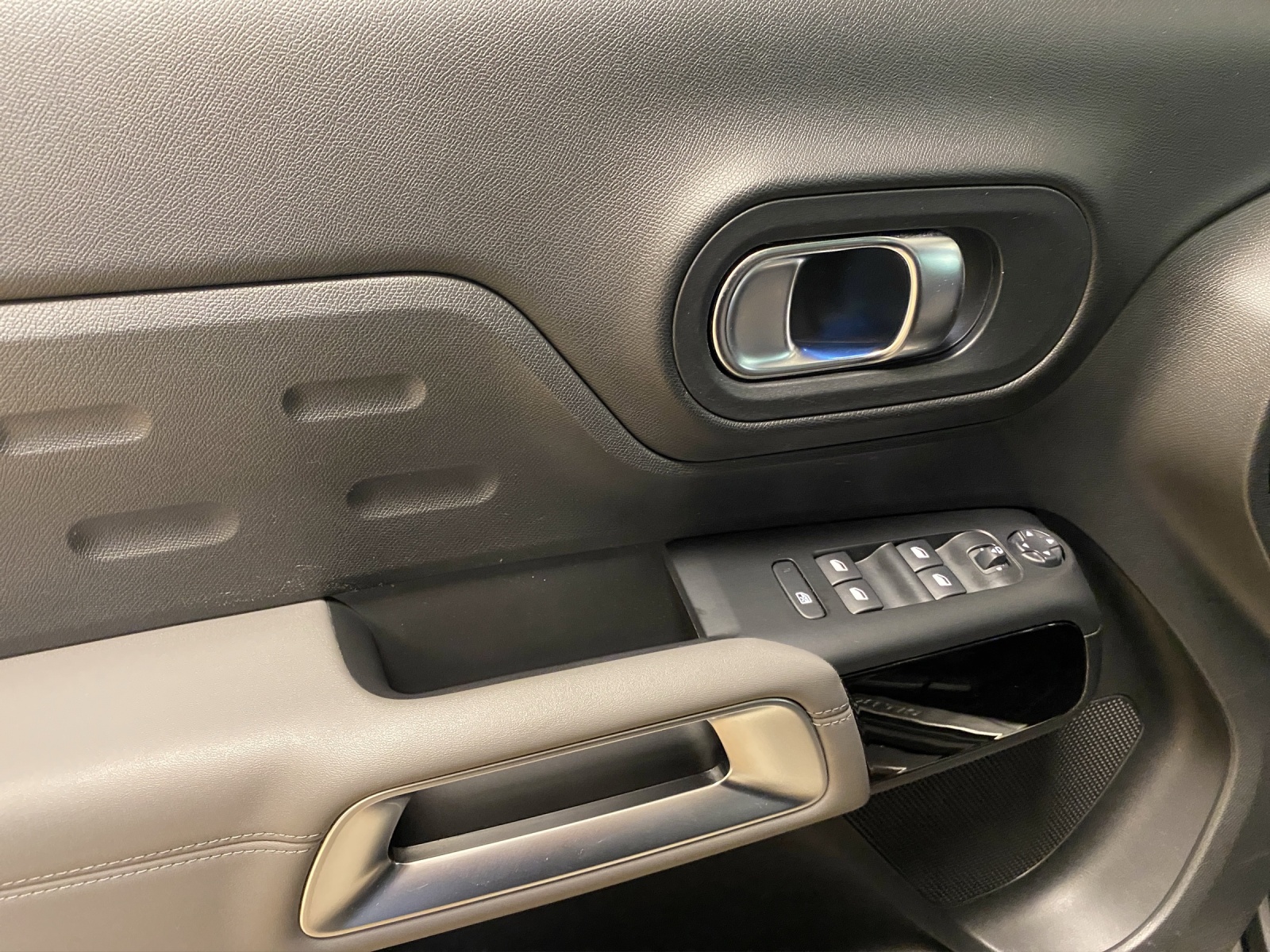 CITROEN C5 Aircross 2.0 BlueHD Shine EAT8-image-8