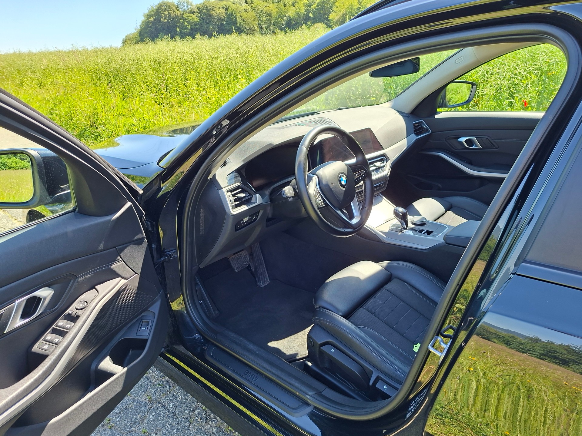 BMW 320d xDrive 48V Touring Steptronic-image-8
