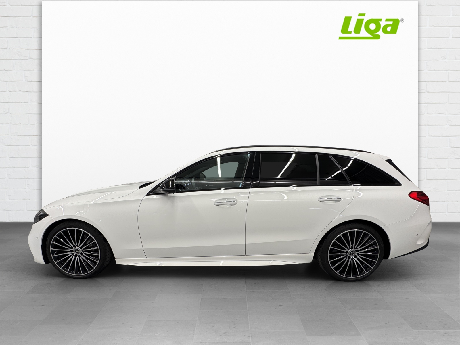 MERCEDES-BENZ C 220 d AMG Line 4Matic Swiss Star T-showroom-element-2