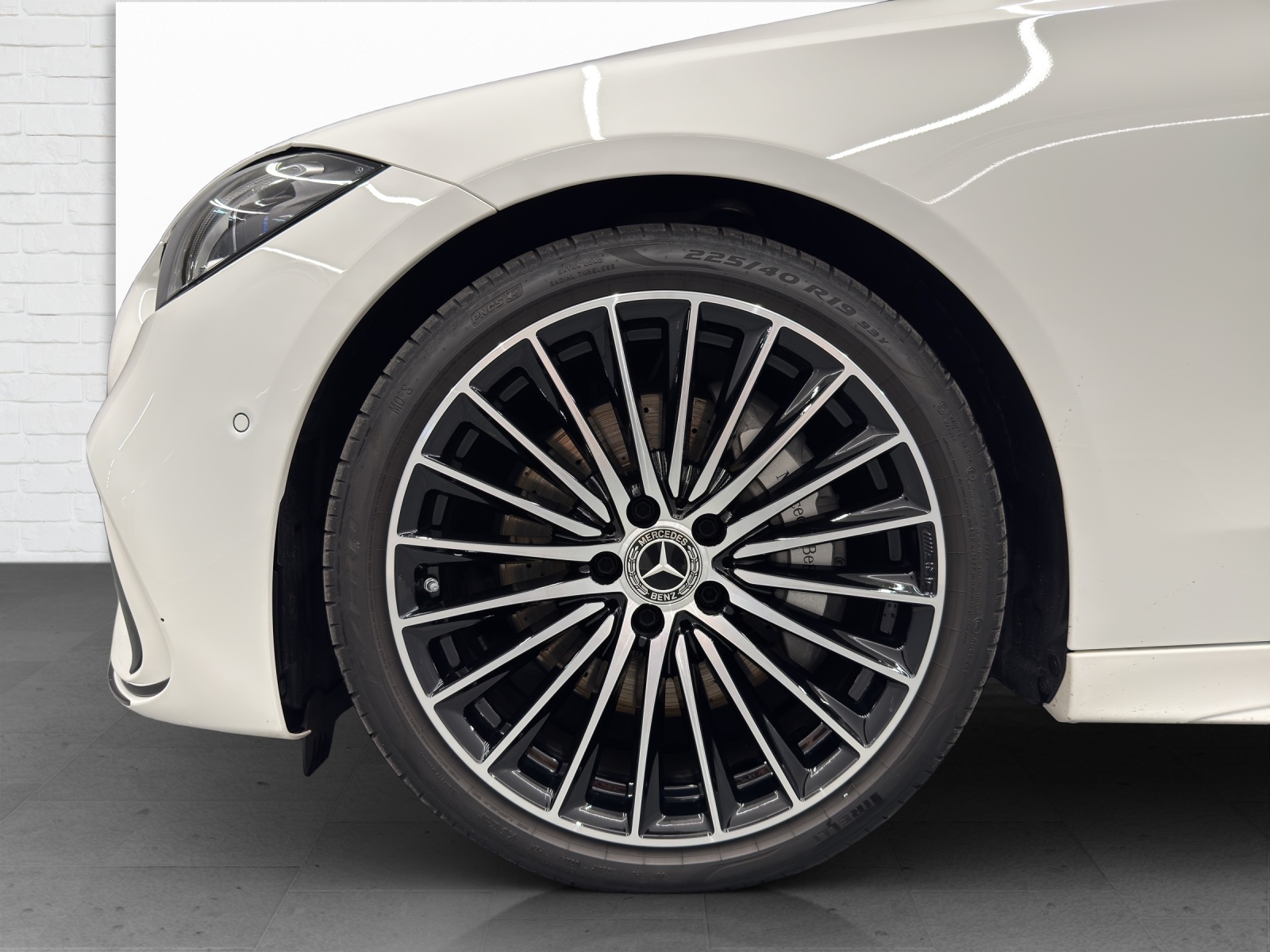 MERCEDES-BENZ C 220 d AMG Line 4Matic Swiss Star T-image-5
