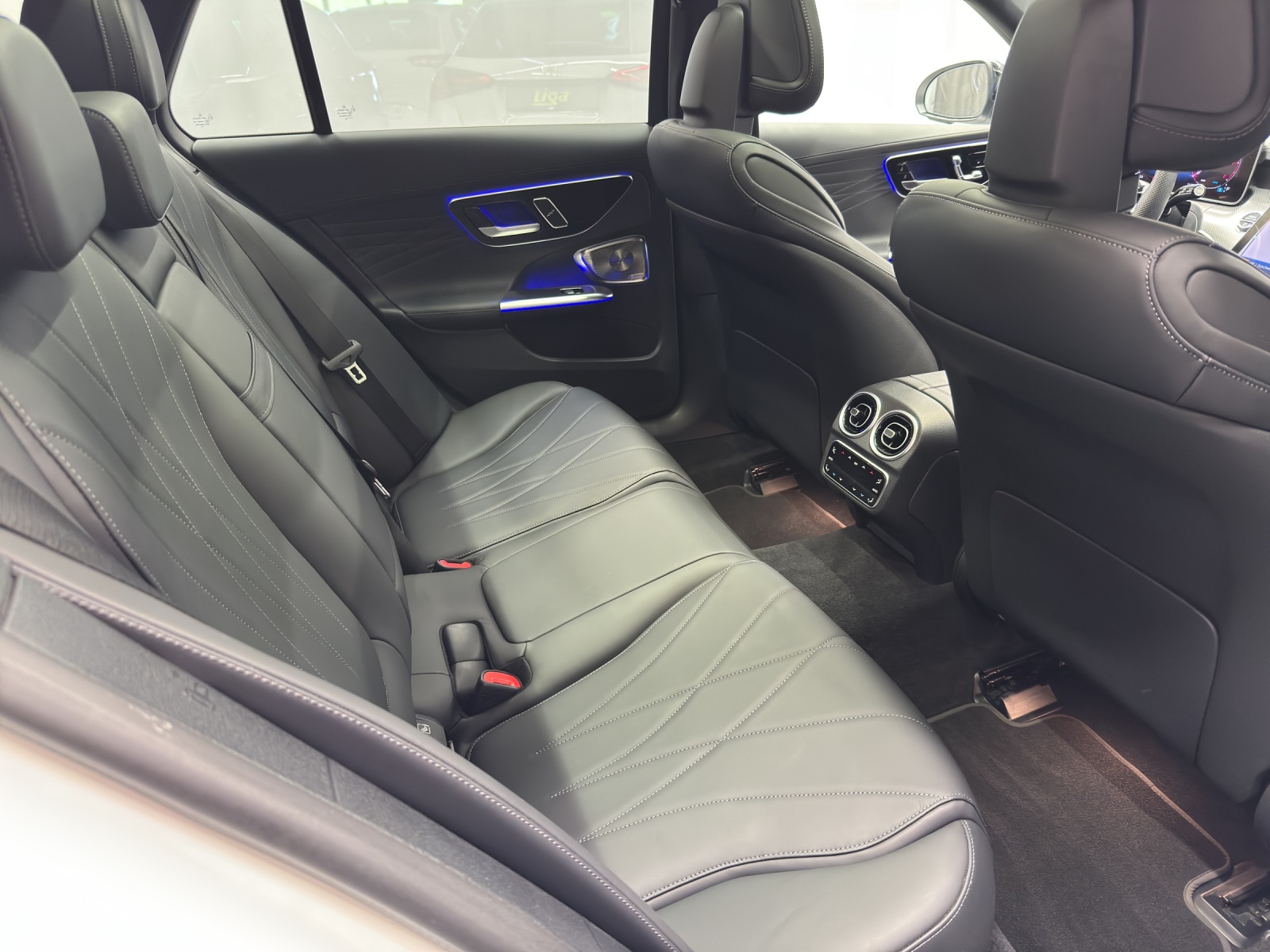 MERCEDES-BENZ C 220 d AMG Line 4Matic Swiss Star T-image-9