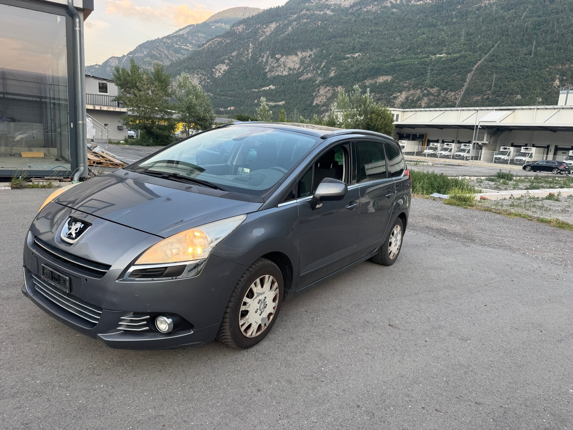 PEUGEOT 5008 1.6 16V T Sport Pack