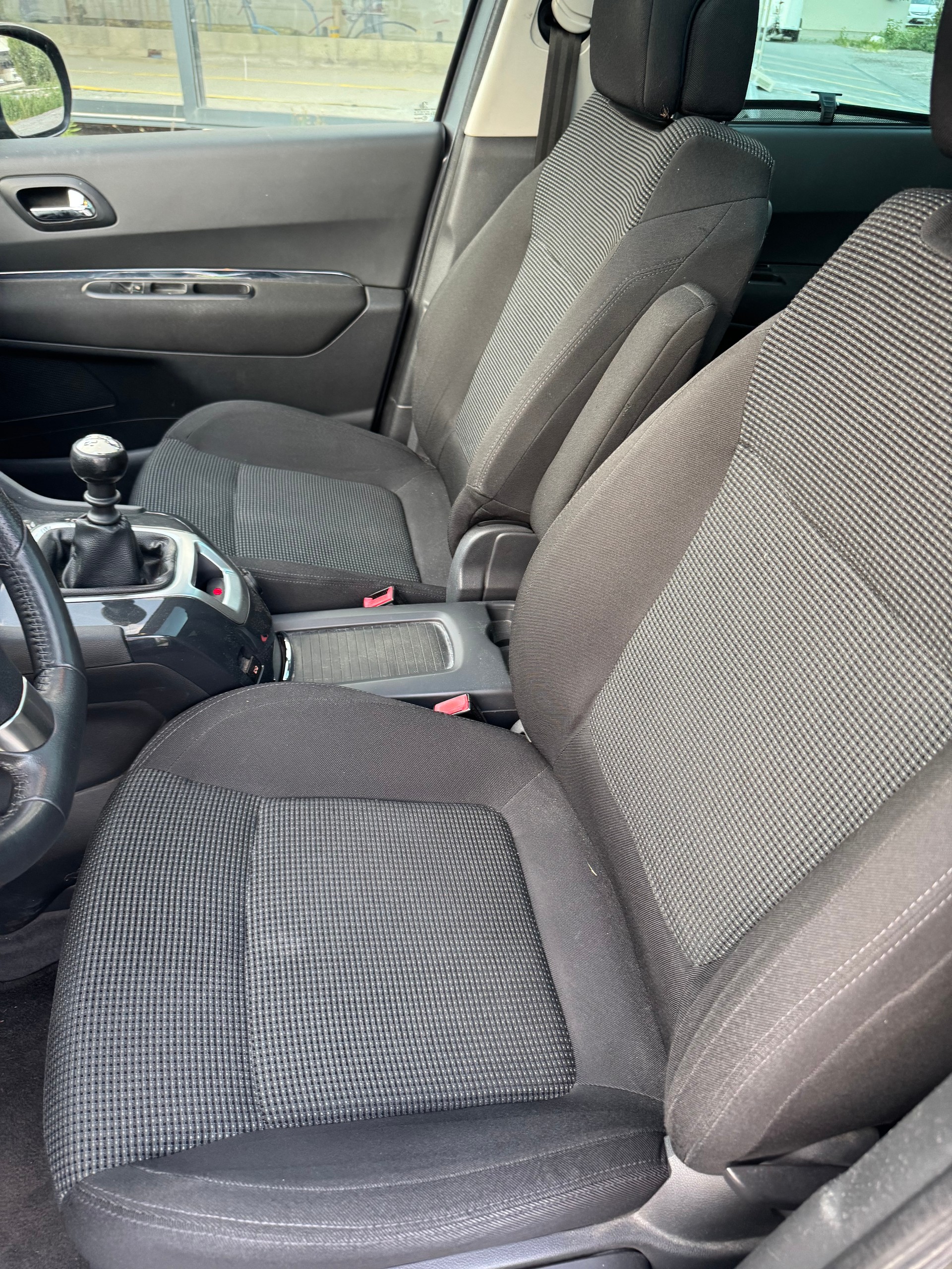 PEUGEOT 5008 1.6 16V T Sport Pack-image-7