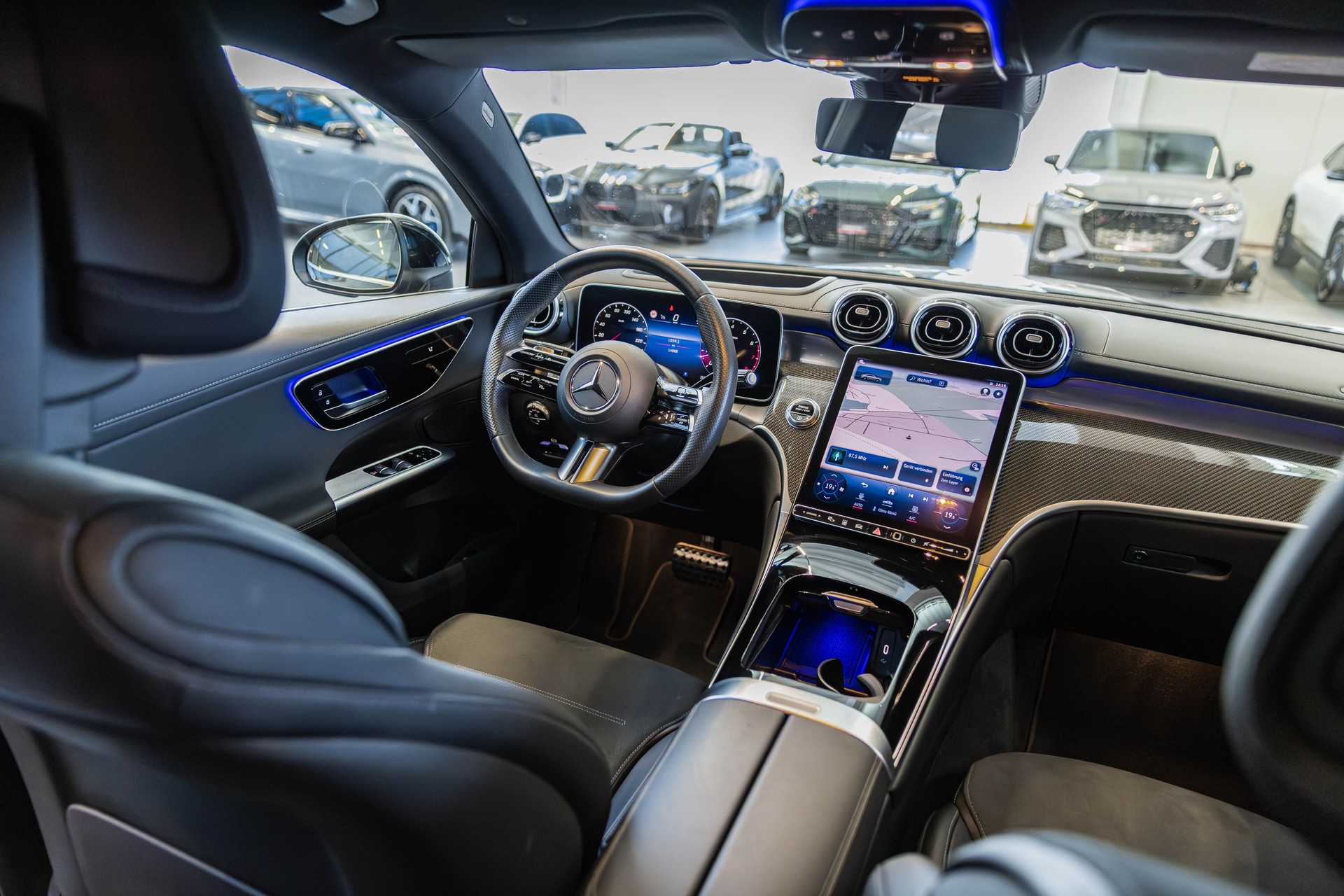 MERCEDES-BENZ GLC 200 AMG Line 4matic Coupé / Panorama / Head-Up Display / Ambientebeleuchtung-image-19