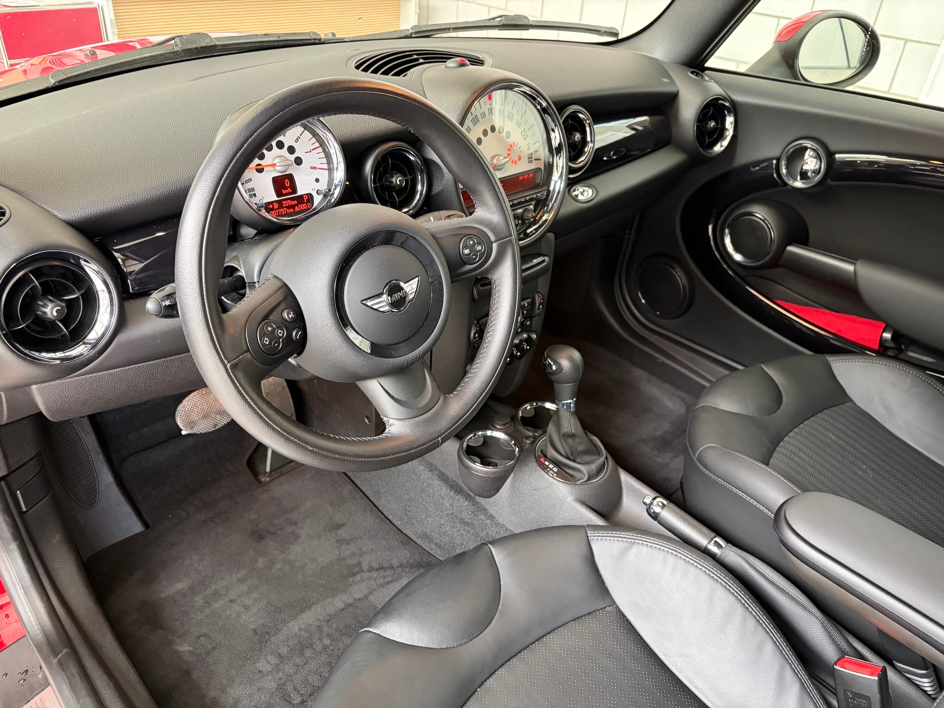 MINI Cooper Cabriolet Steptronic-image-5