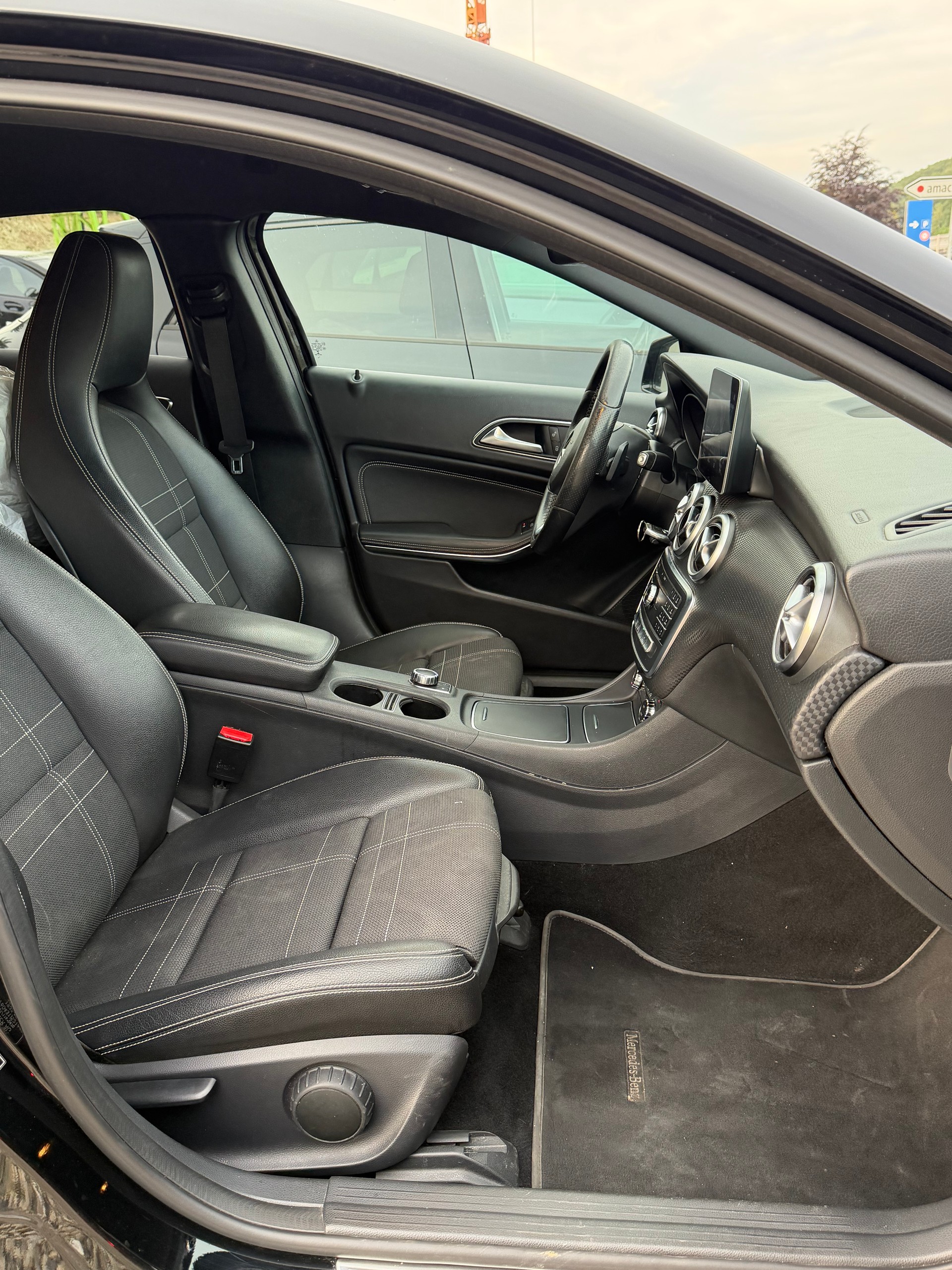 MERCEDES-BENZ A 200 Urban 7G-DCT-image-11