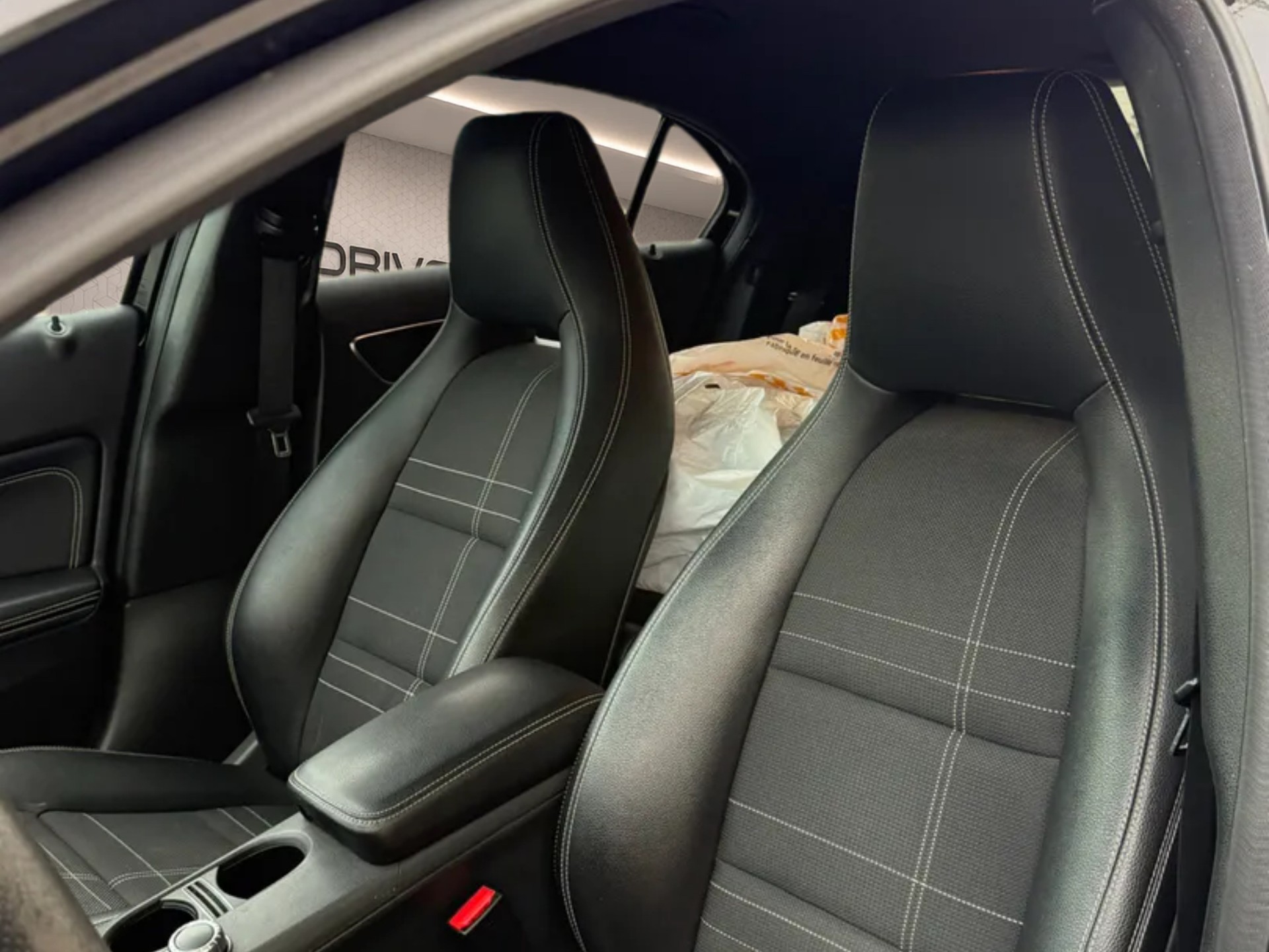 MERCEDES-BENZ A 200 Urban 7G-DCT-image-11