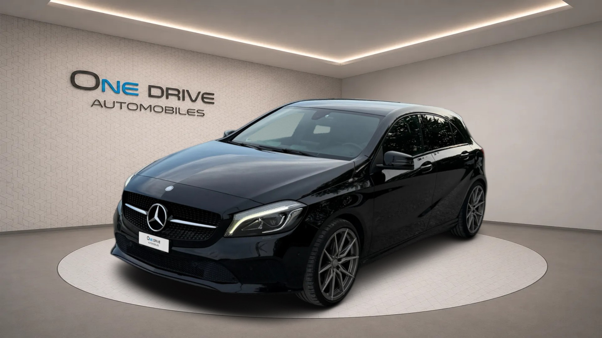 MERCEDES-BENZ A 200 Urban 7G-DCT