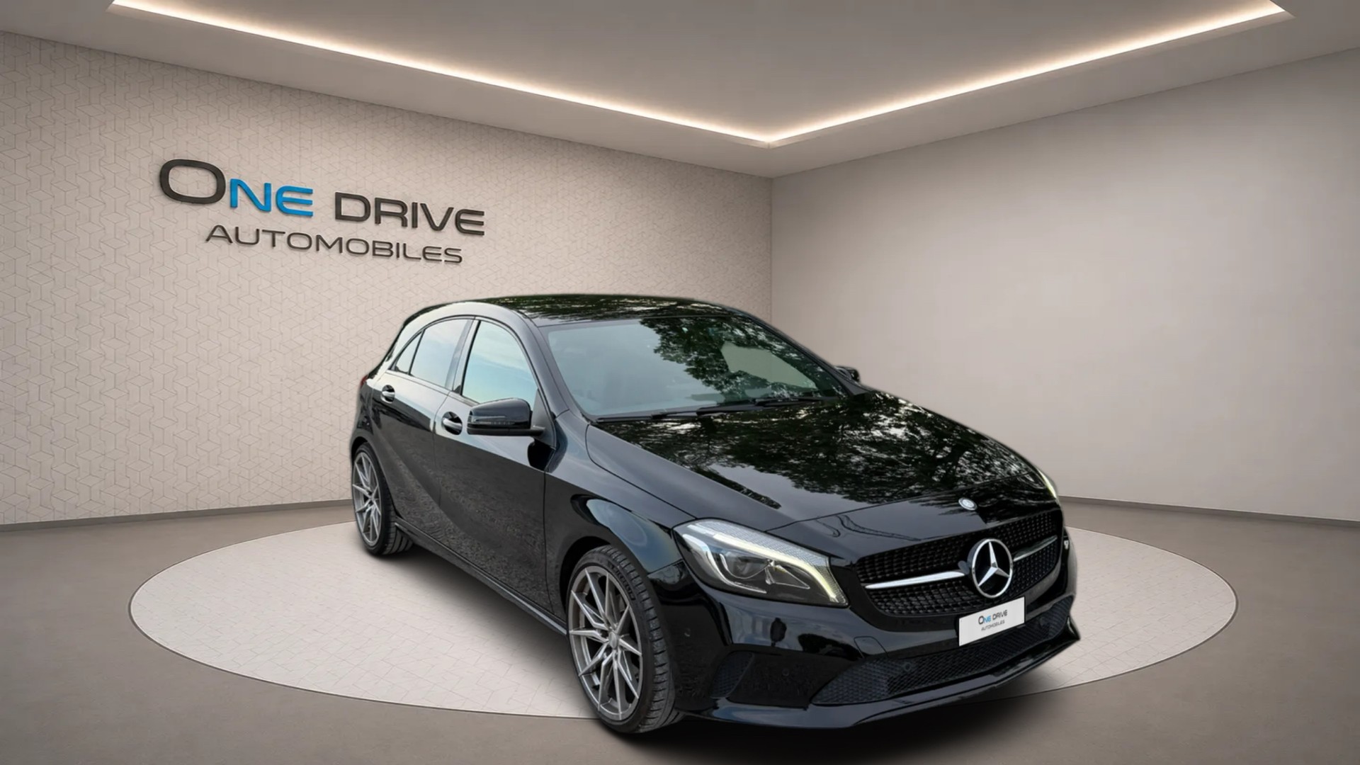 MERCEDES-BENZ A 200 Urban 7G-DCT-image-1