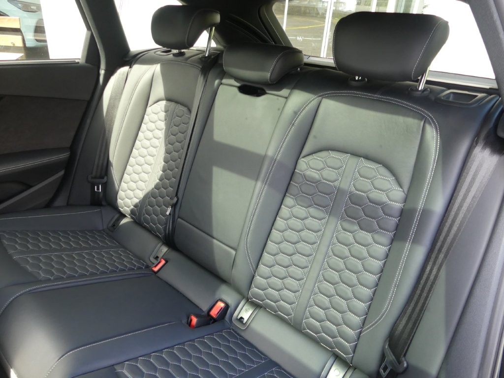 AUDI RS4 Avant 2.9 TFSI quattro tiptronic-image-11