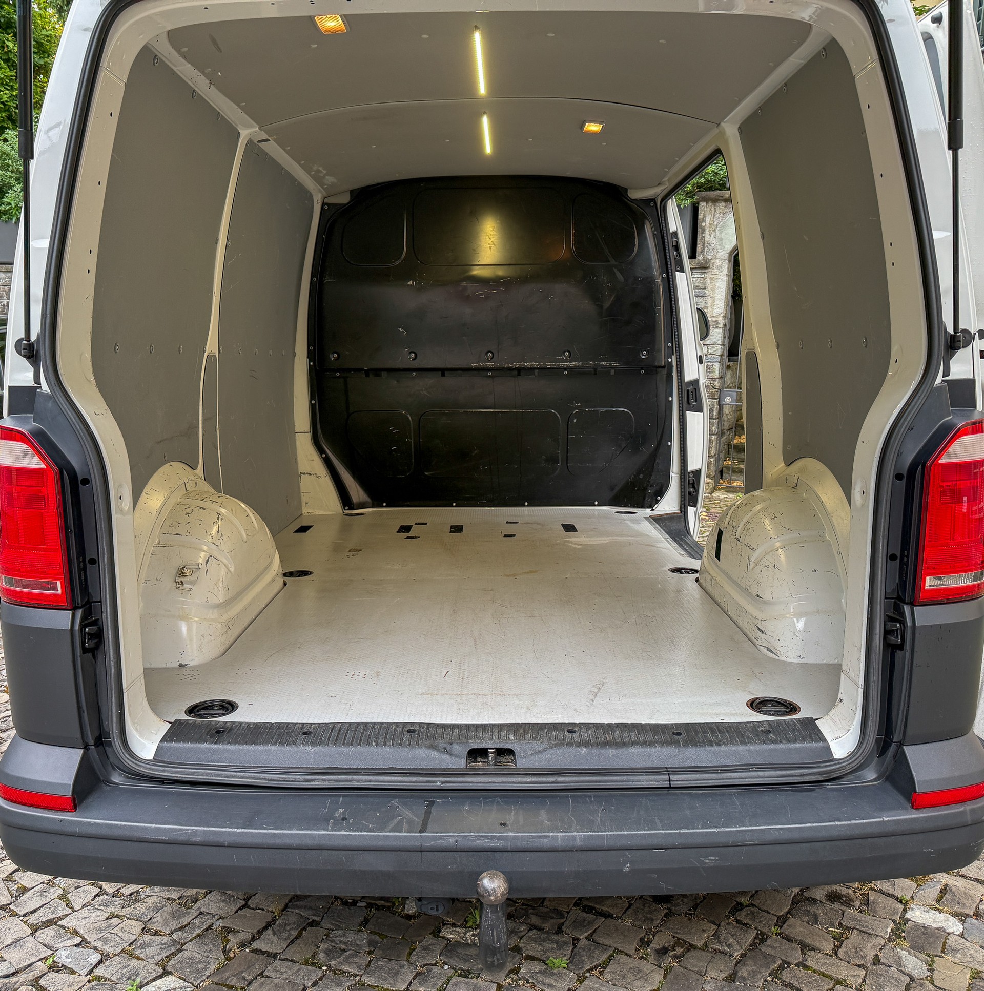 VW TRANSPORTER-image-13