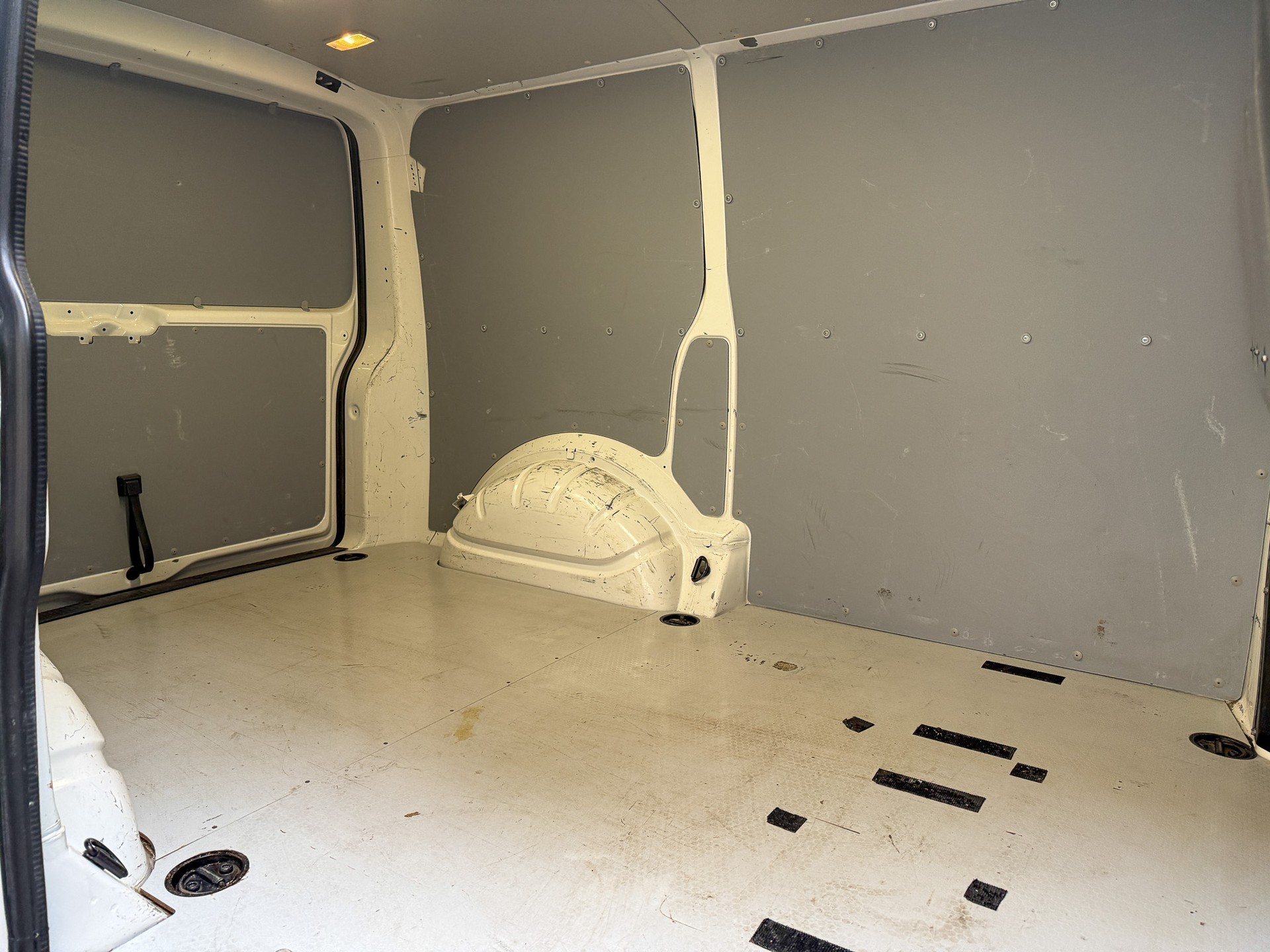 VW TRANSPORTER-image-12