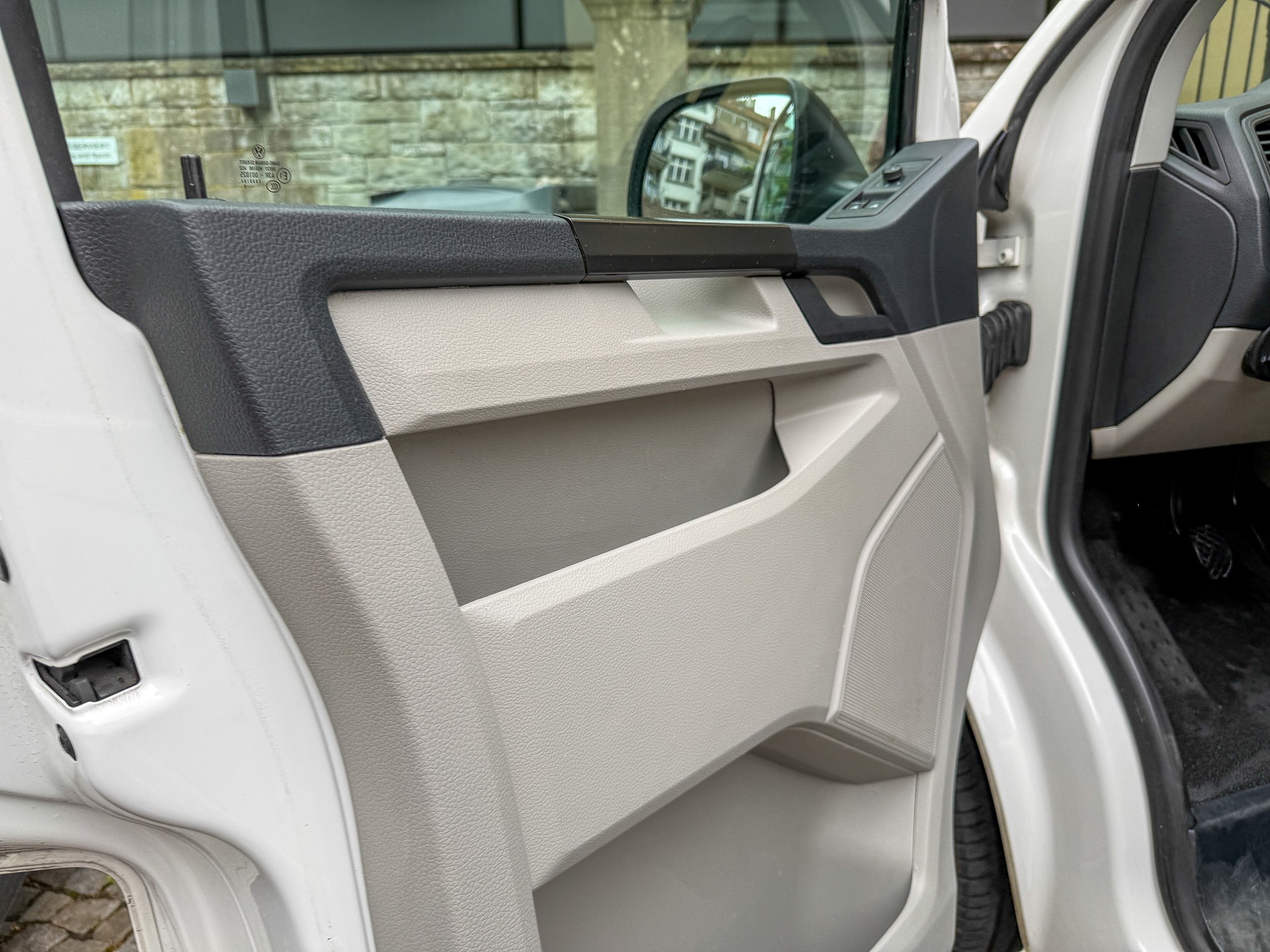 VW TRANSPORTER-image-15