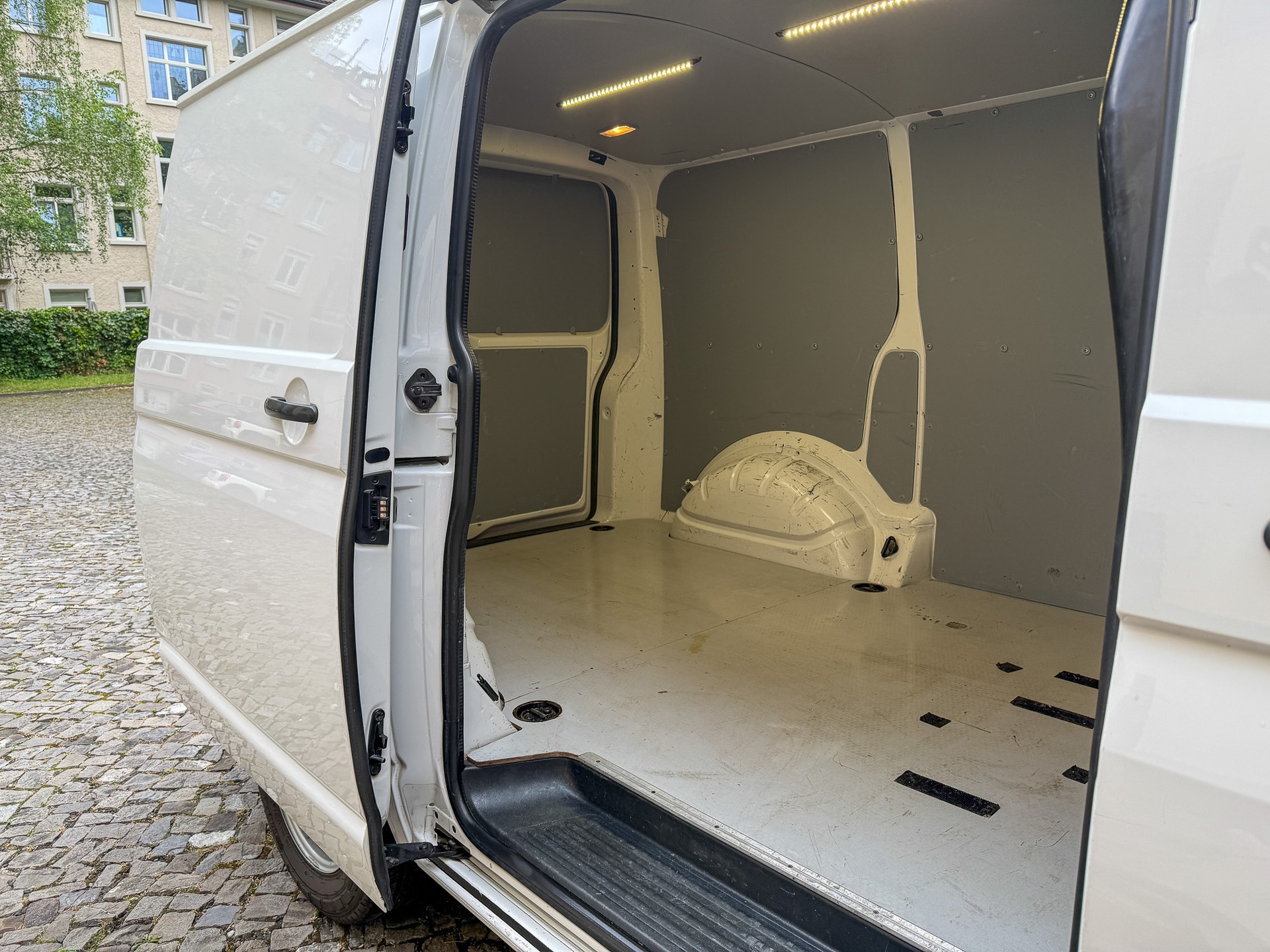 VW TRANSPORTER-image-11