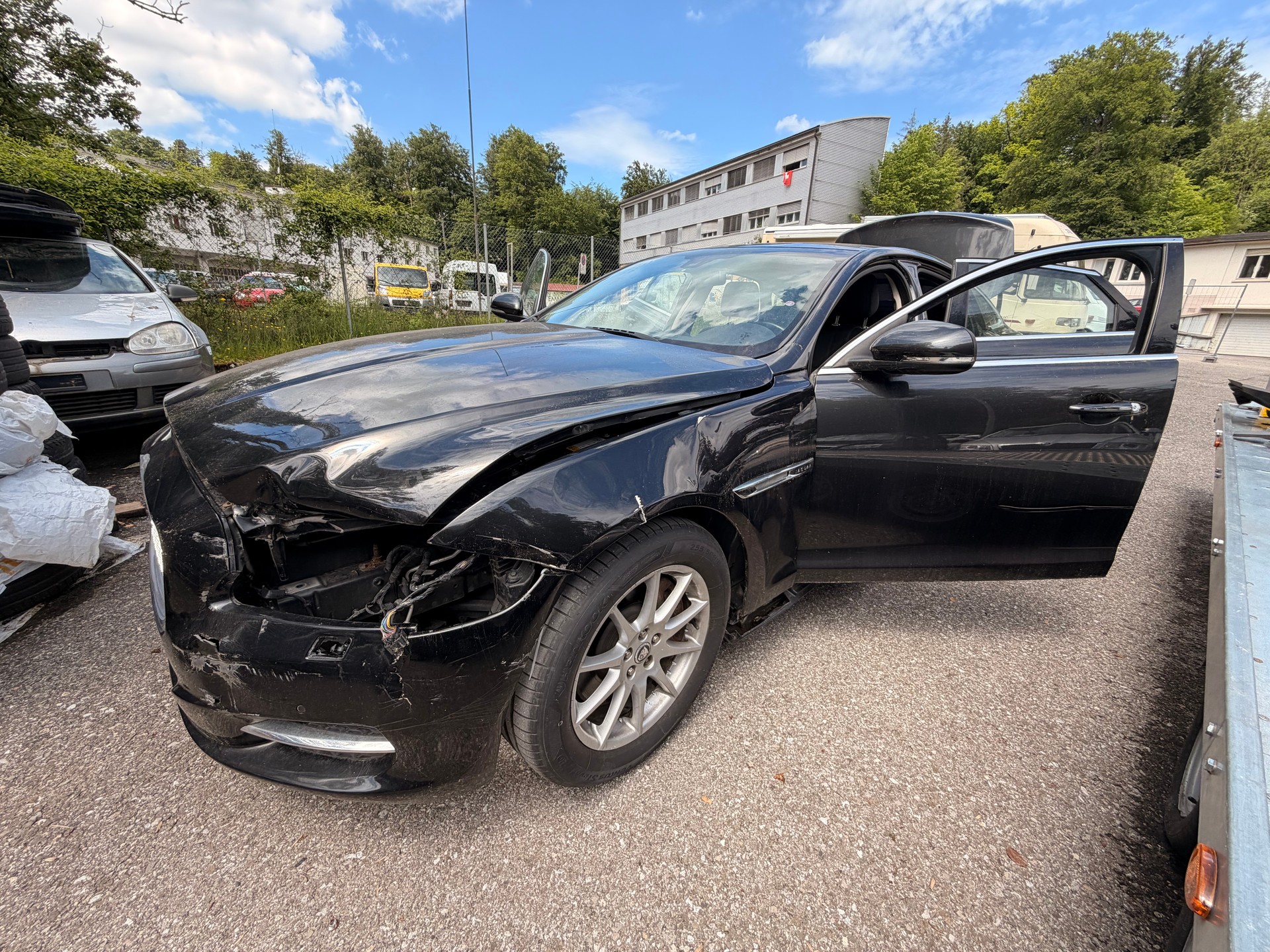 JAGUAR XJ 3.0 V6 S/C Premium Luxury Automatic AWD-image-17