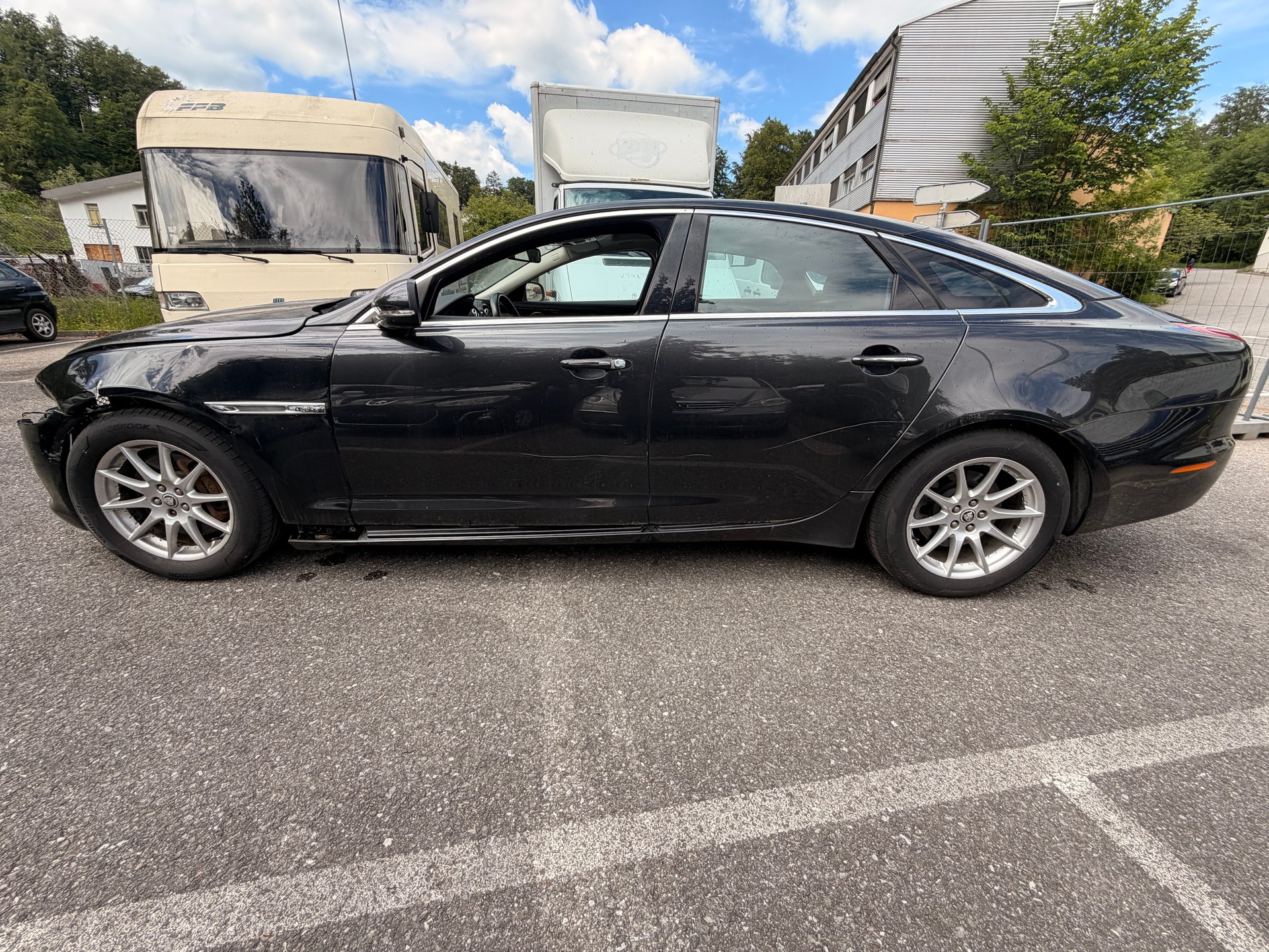 JAGUAR XJ 3.0 V6 S/C Premium Luxury Automatic AWD-image-2
