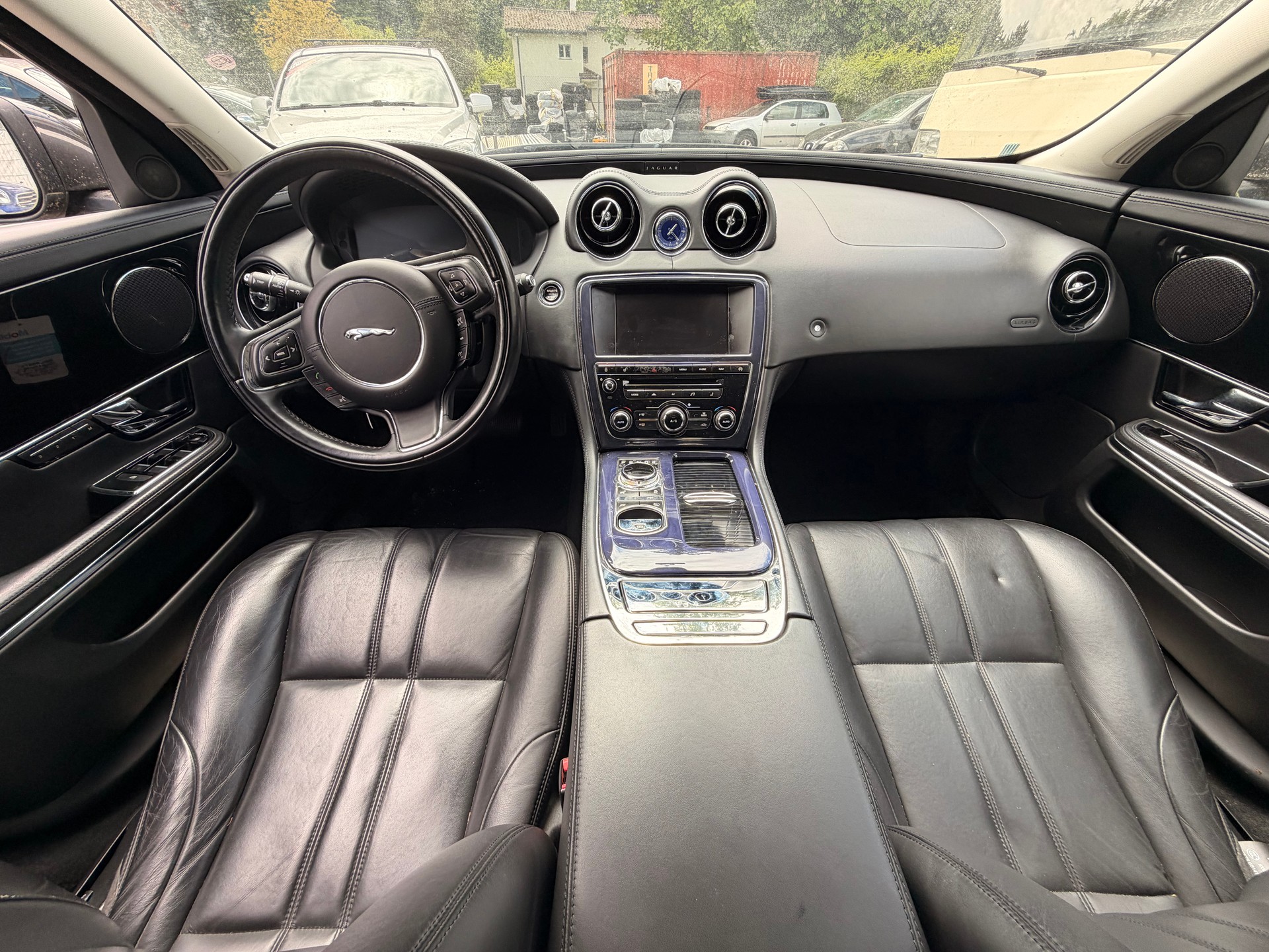 JAGUAR XJ 3.0 V6 S/C Premium Luxury Automatic AWD-image-23