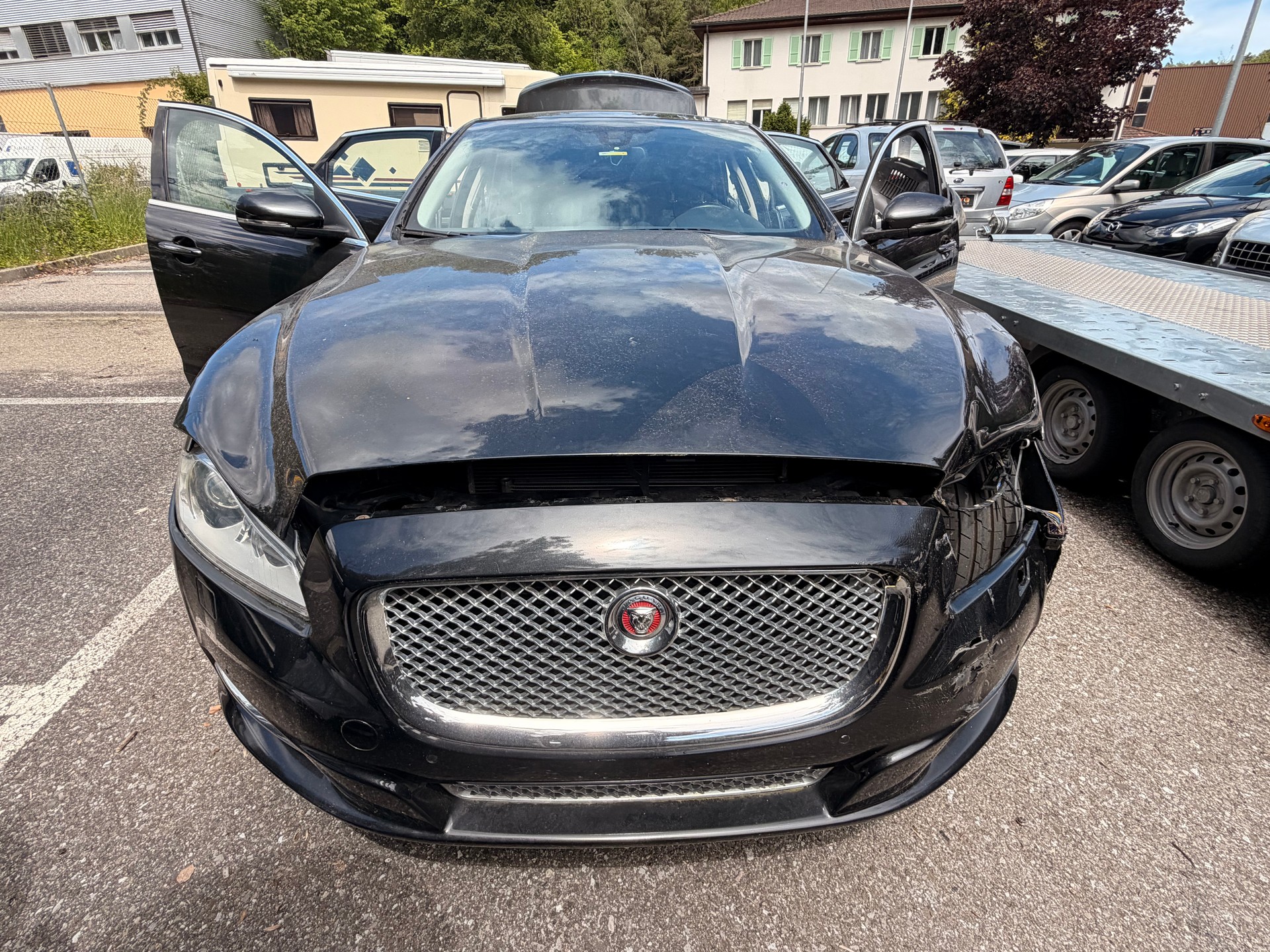 JAGUAR XJ 3.0 V6 S/C Premium Luxury Automatic AWD-image-16
