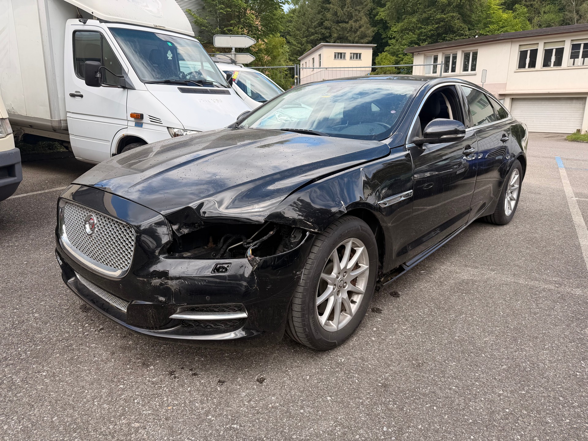 JAGUAR XJ 3.0 V6 S/C Premium Luxury Automatic AWD-image-1