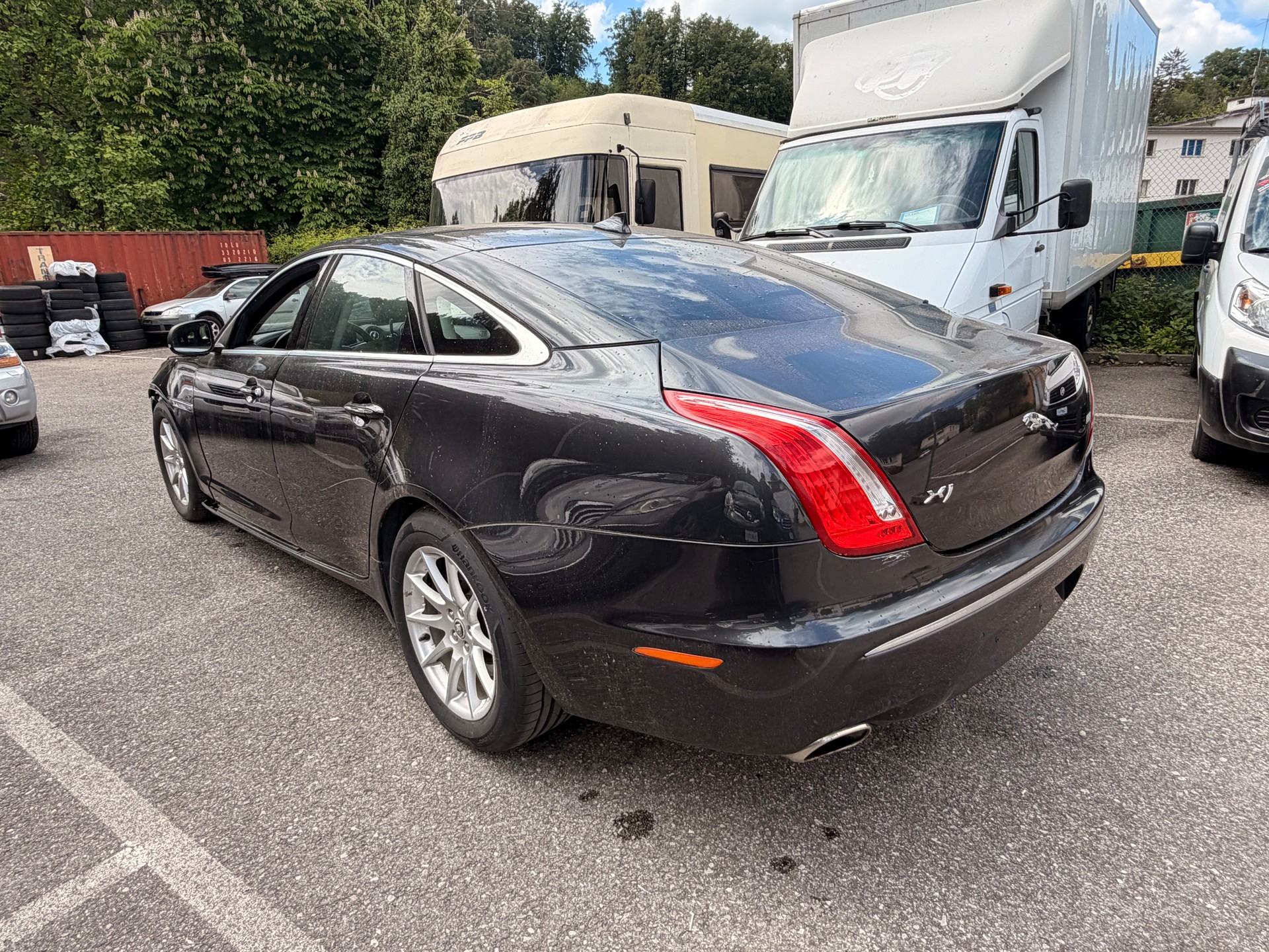 JAGUAR XJ 3.0 V6 S/C Premium Luxury Automatic AWD-image-3