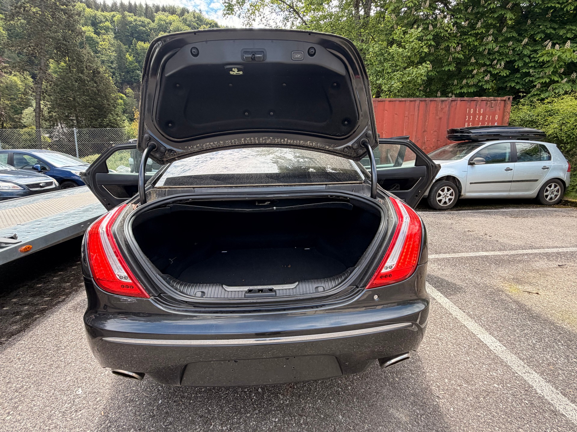 JAGUAR XJ 3.0 V6 S/C Premium Luxury Automatic AWD-image-19