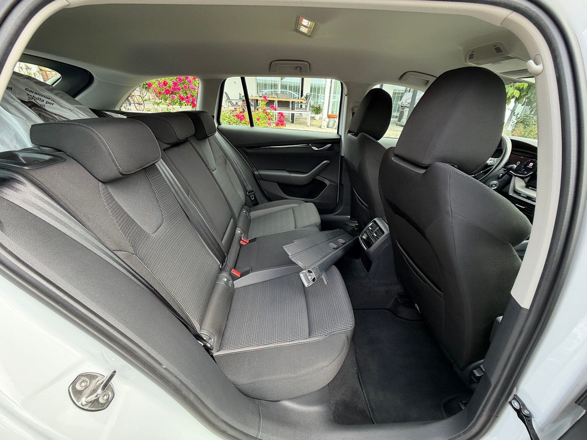 SKODA Octavia Combi 2.0 TDI DSG Ambition 4x4-image-10