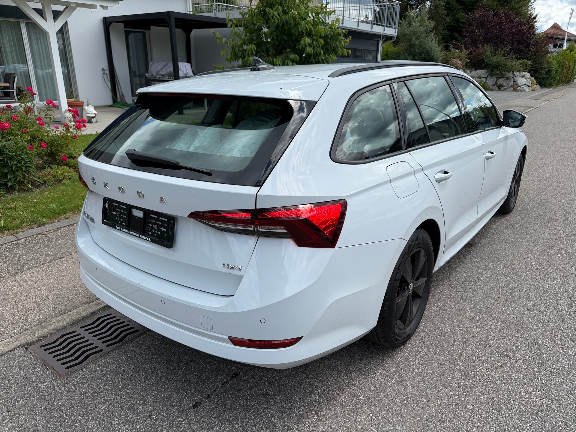 SKODA Octavia Combi 2.0 TDI DSG Ambition 4x4-image-6