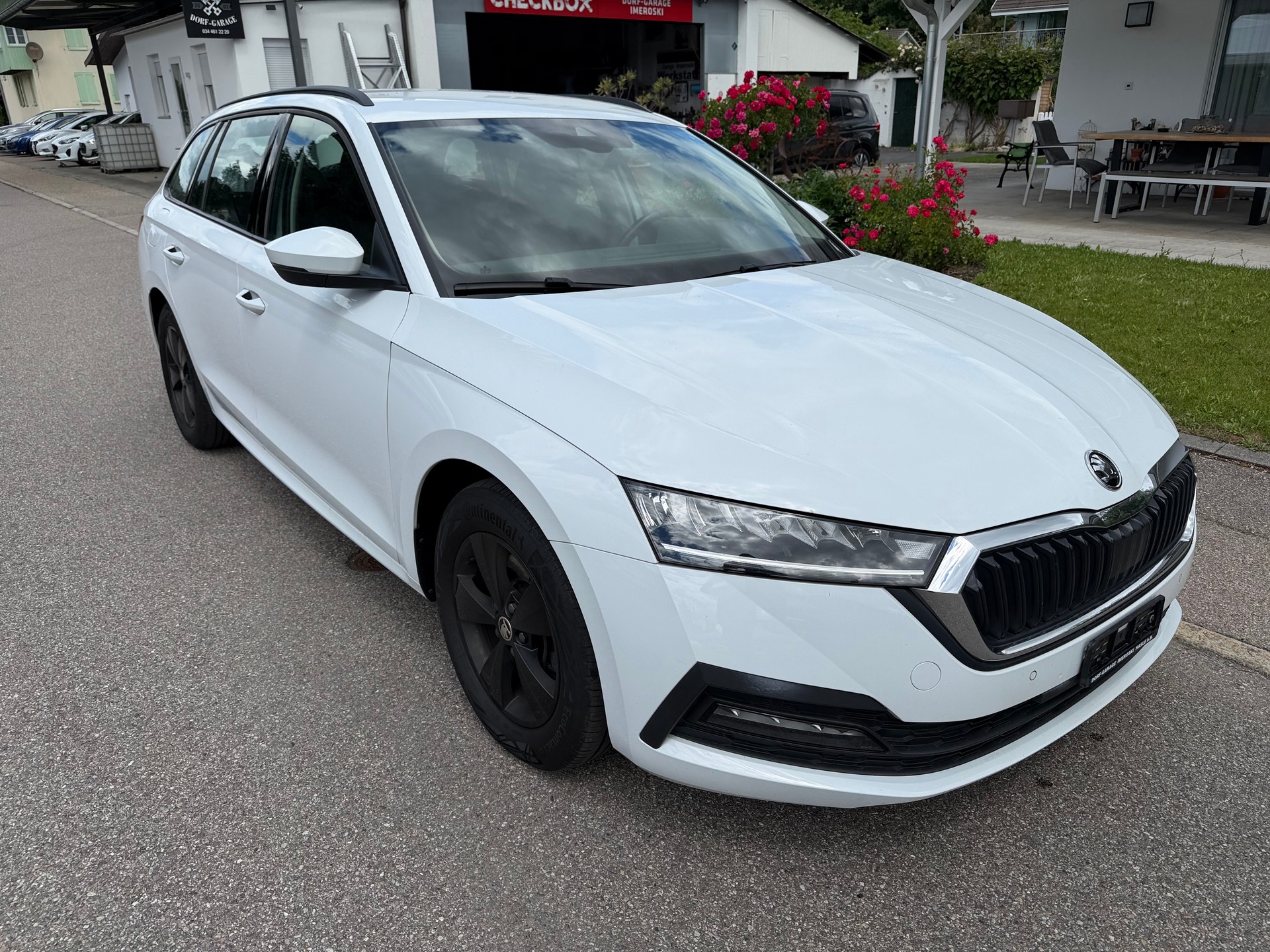 SKODA Octavia Combi 2.0 TDI DSG Ambition 4x4-image-0