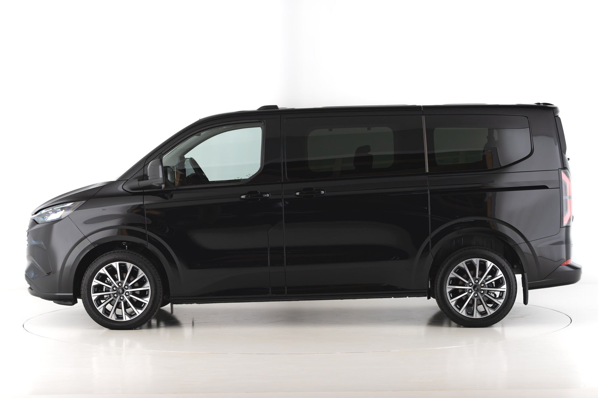 FORD Tourneo Custom Bus 340 L1 2.5 Duratec 233PS Titanium X PHEV ***-image-16