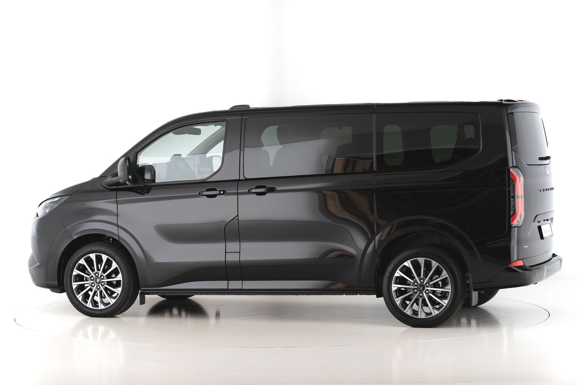 FORD Tourneo Custom Bus 340 L1 2.5 Duratec 233PS Titanium X PHEV ***-image-15