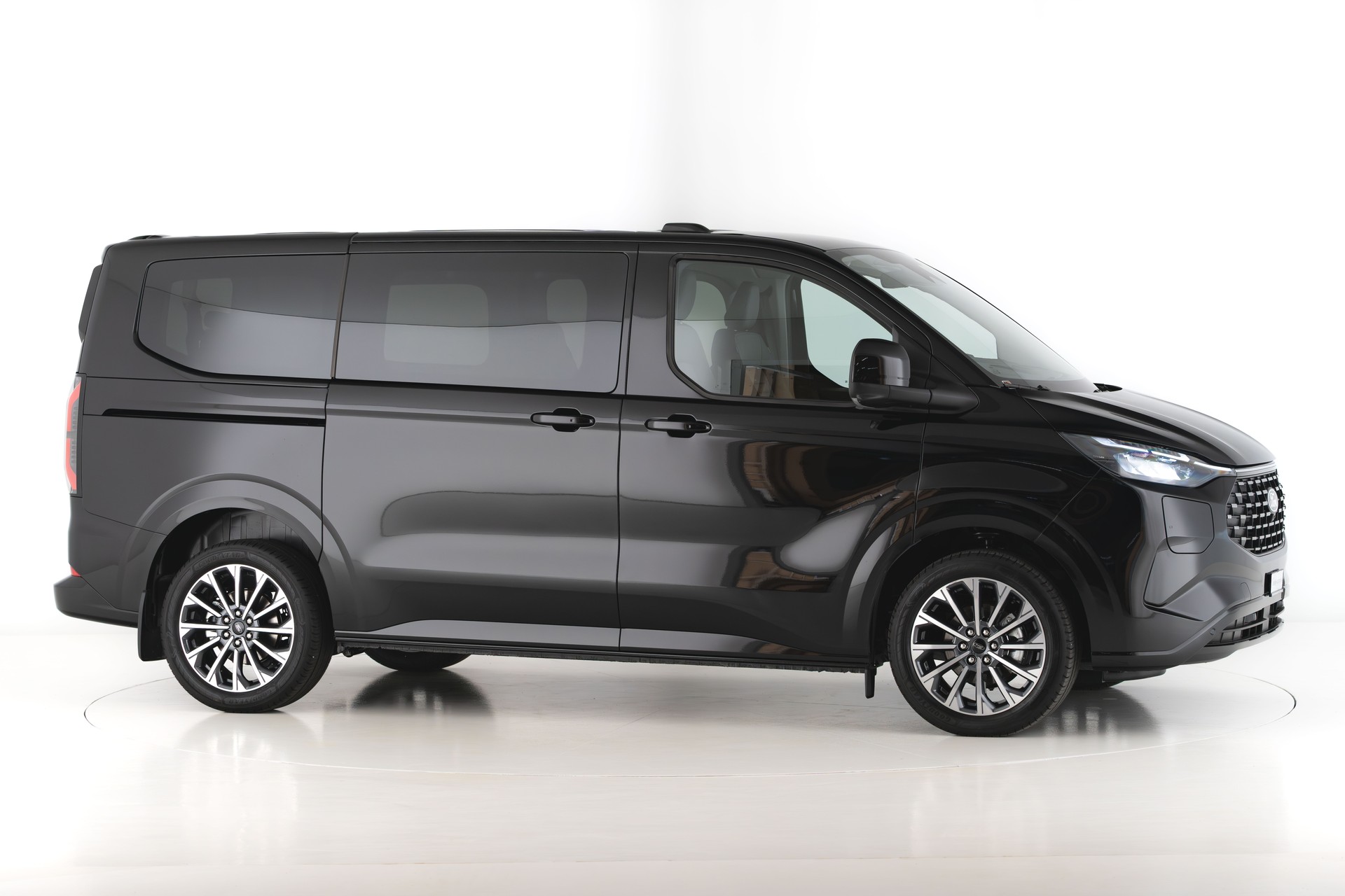 FORD Tourneo Custom Bus 340 L1 2.5 Duratec 233PS Titanium X PHEV ***-image-5
