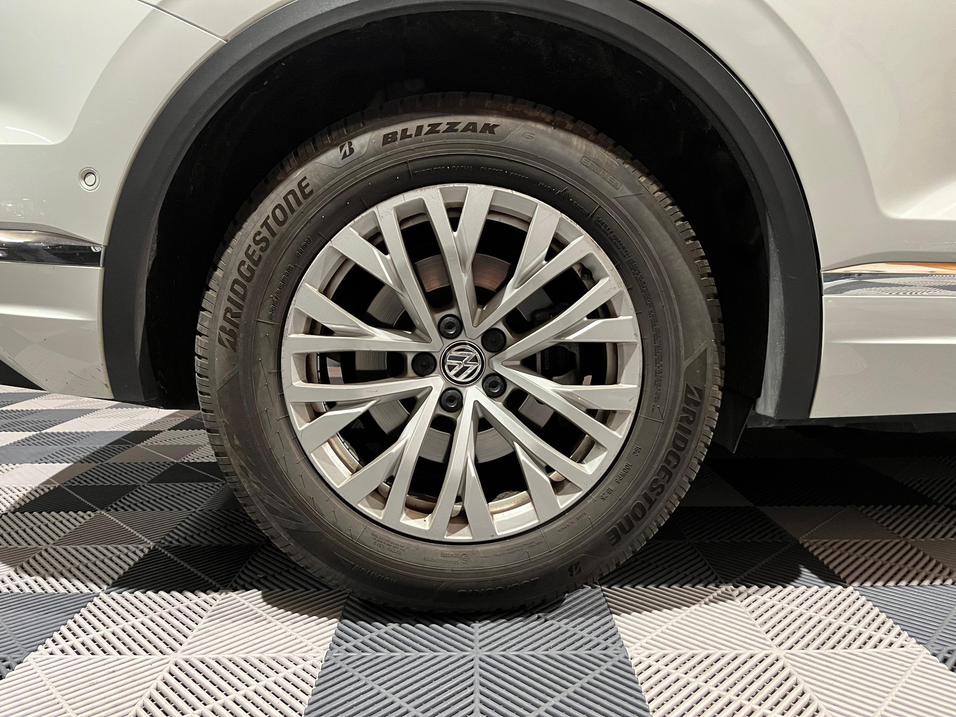 VW Touareg 3.0 TDI Elegance Tiptronic-image-21