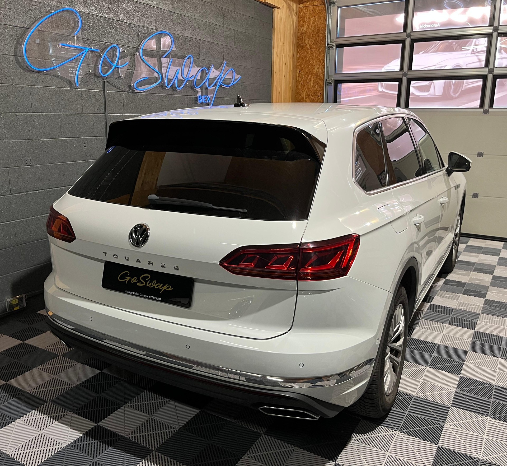 VW Touareg 3.0 TDI Elegance Tiptronic-image-2