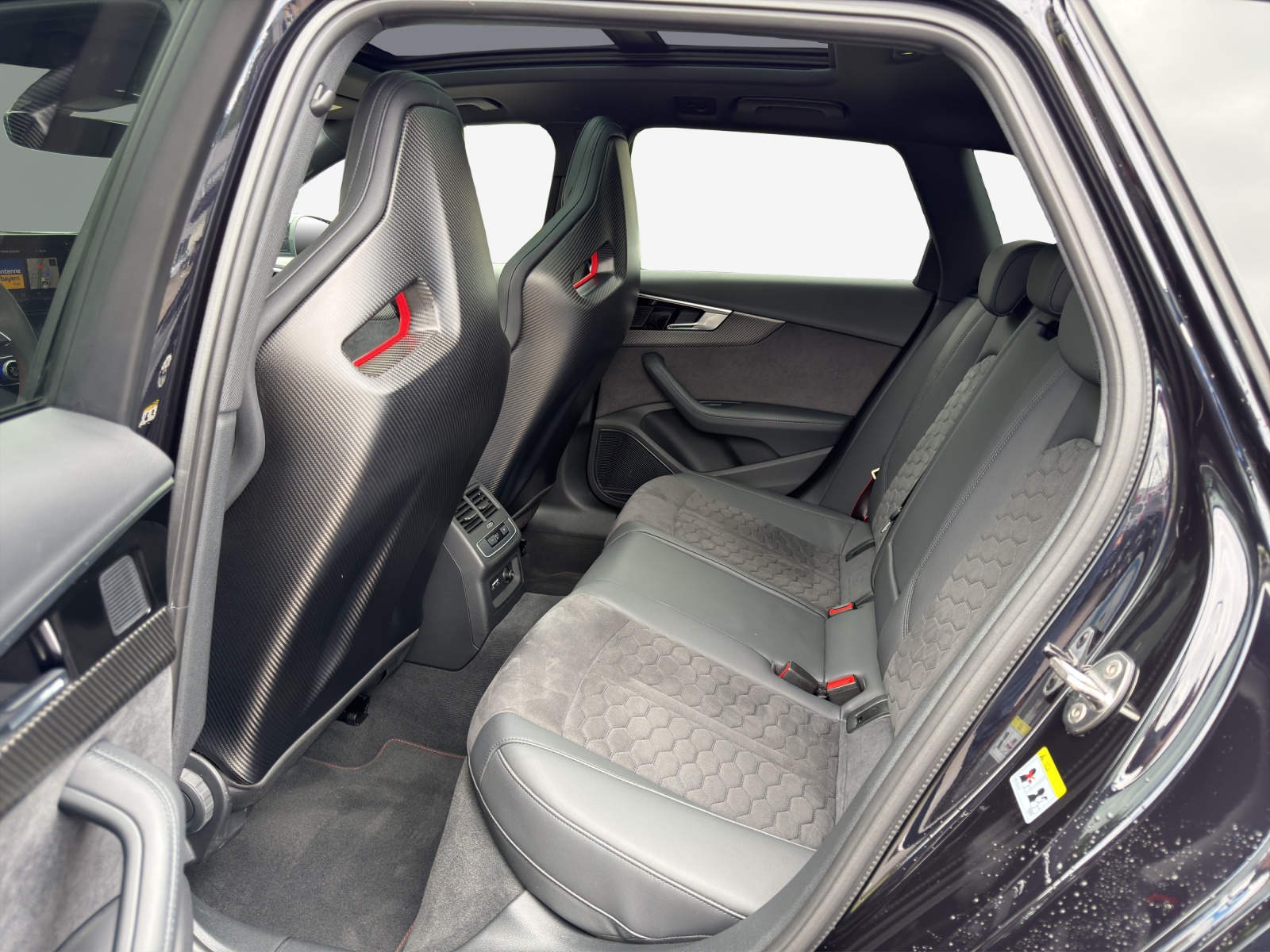 AUDI RS4 Avant quattro tiptronic-image-11
