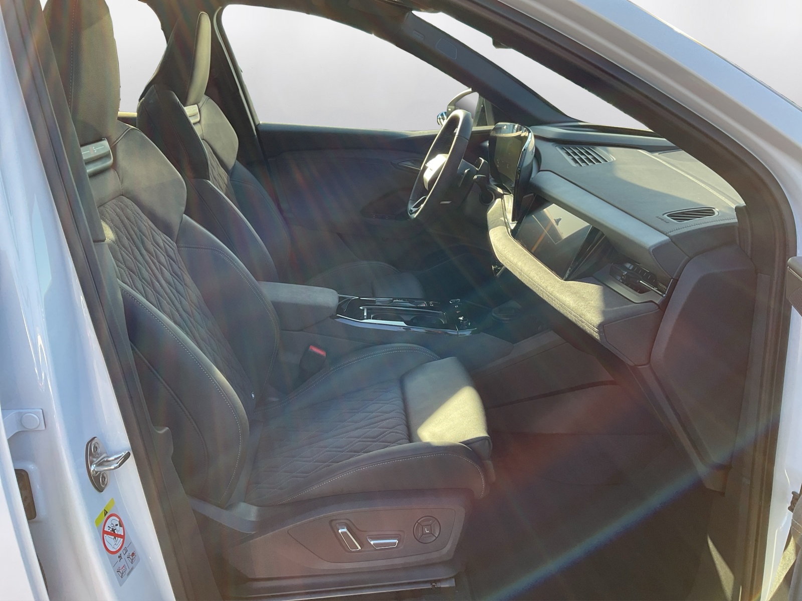 AUDI Q6 e-tron quattro-image-13