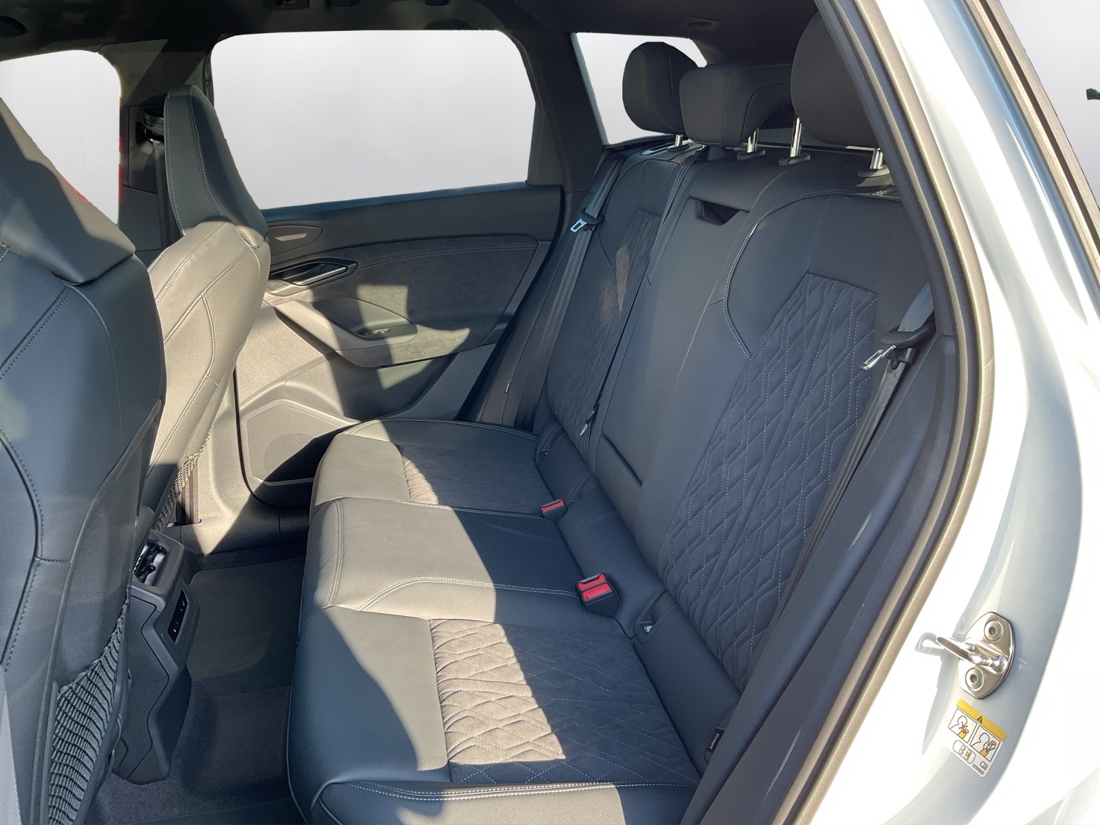 AUDI Q6 e-tron quattro-image-10