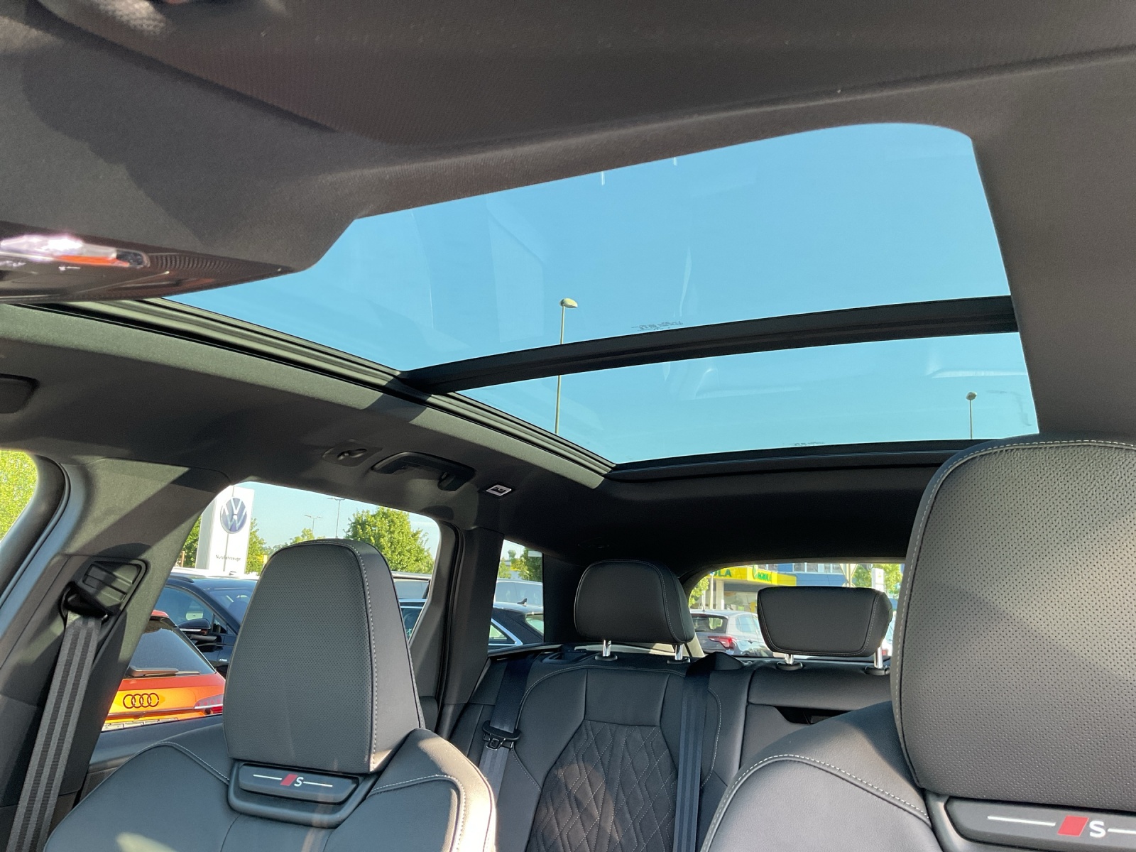 AUDI Q6 e-tron quattro-image-14