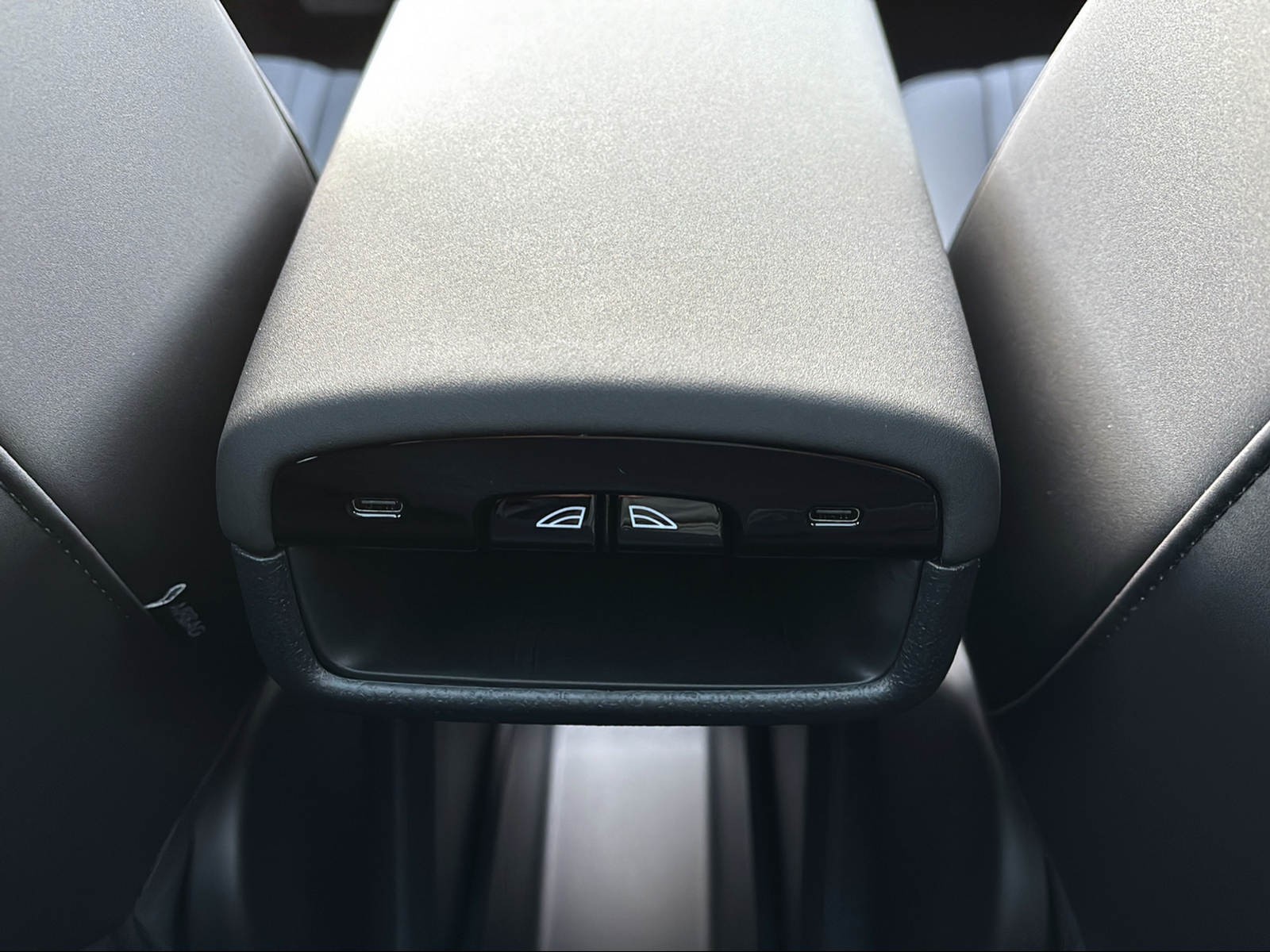 VOLVO EX30 Cross Country P8 69 kWh AWD Ultra-image-19