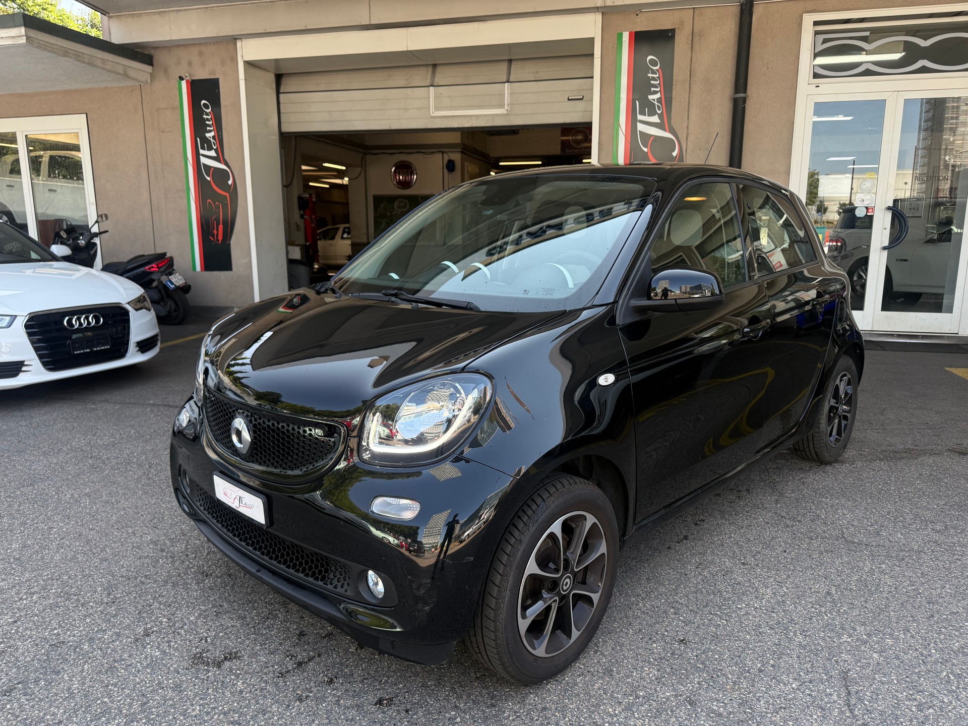 SMART forfour-showroom-element-1