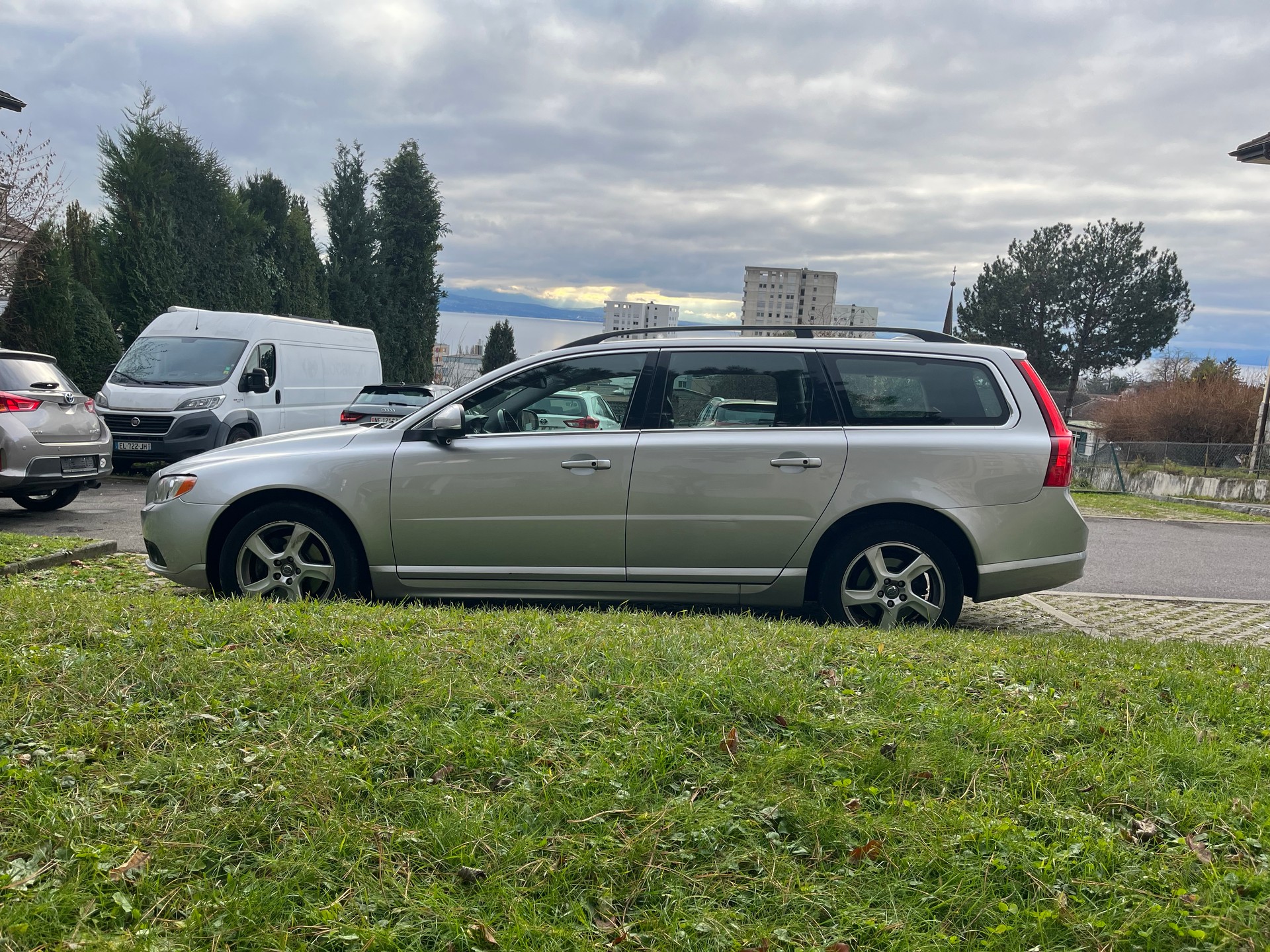 VOLVO 2.0 D3 Summum S/S-image-1