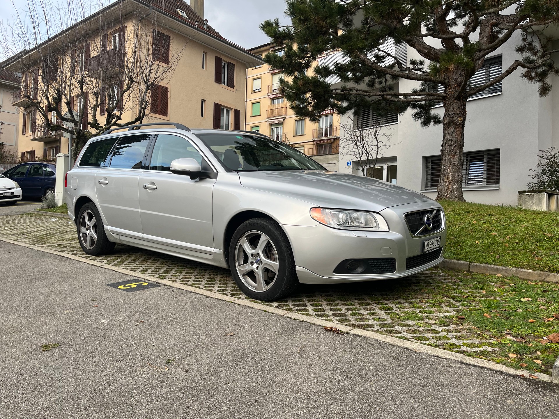 VOLVO 2.0 D3 Summum S/S-image-0