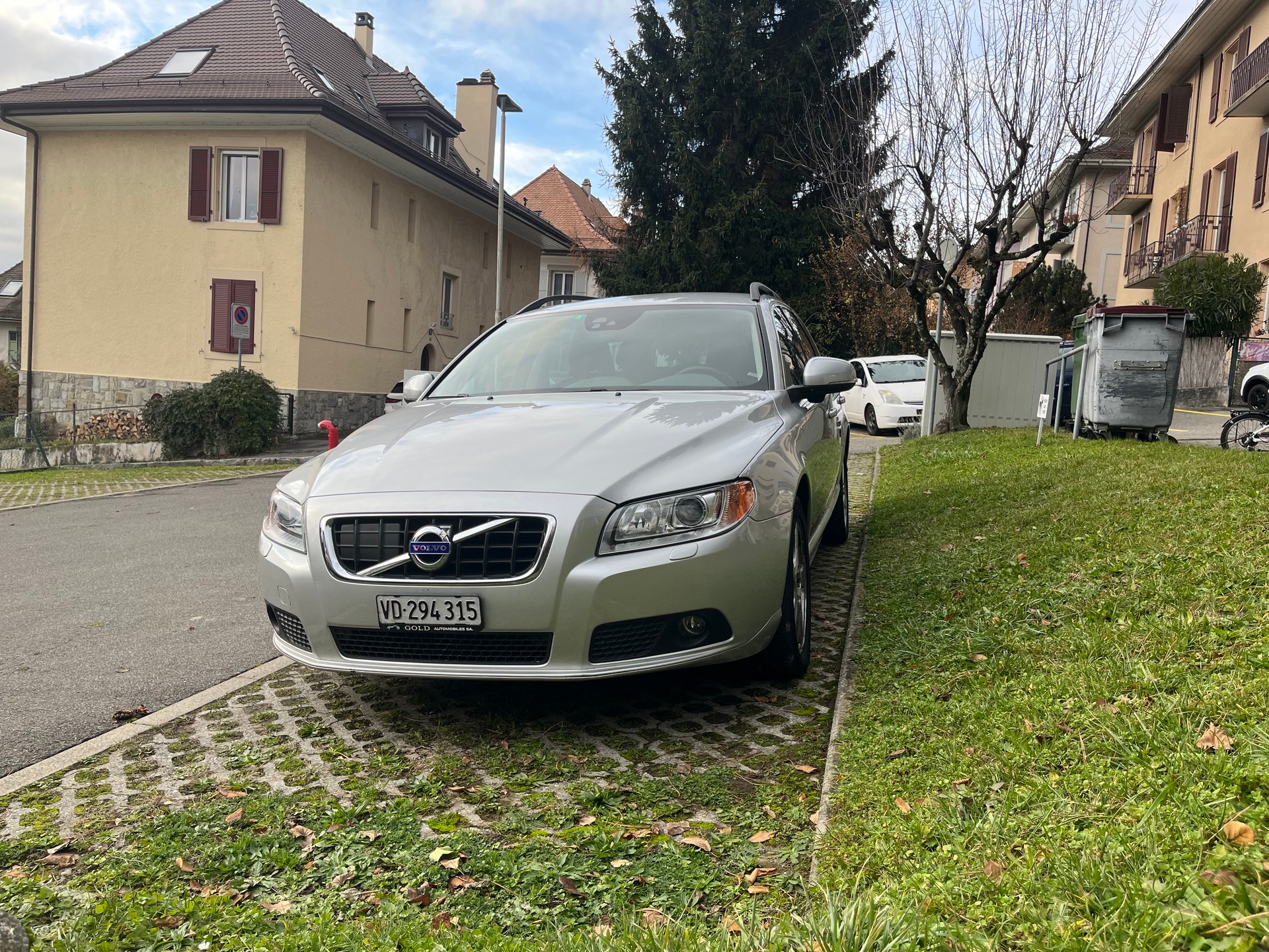 VOLVO 2.0 D3 Summum S/S-image-2