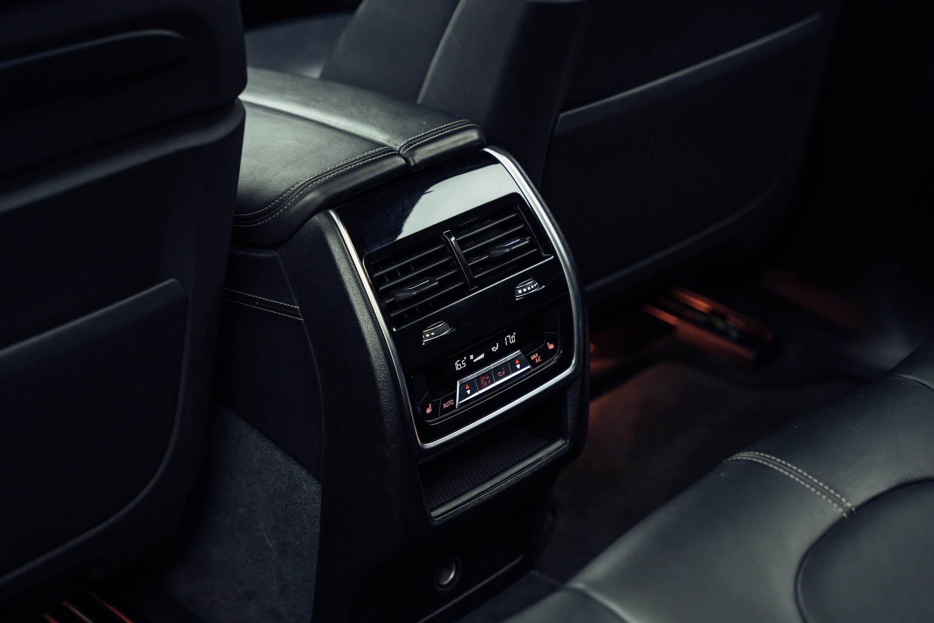 BMW X5 xDrive M50d Steptronic-image-12