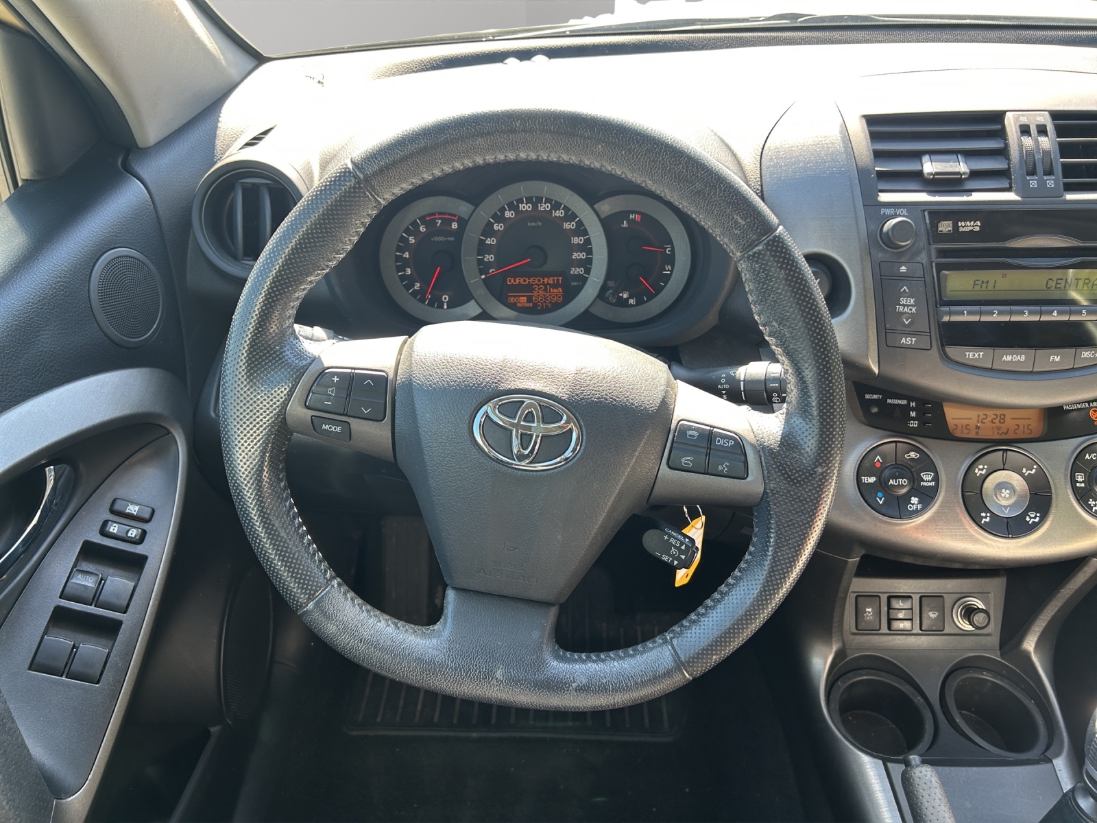 TOYOTA RAV-4 2.0 16V Linea Sol-image-16