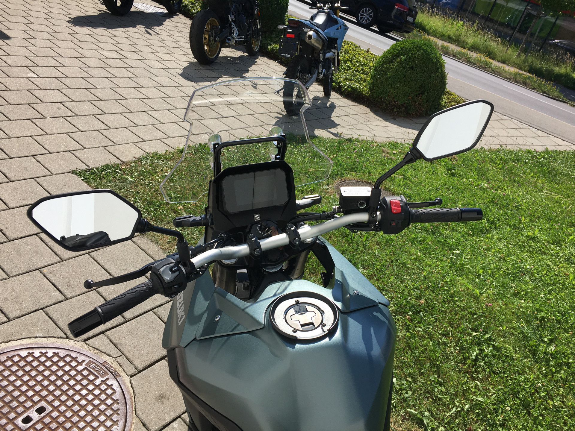 SUZUKI DL 800 V-Strom-showroom-element-3