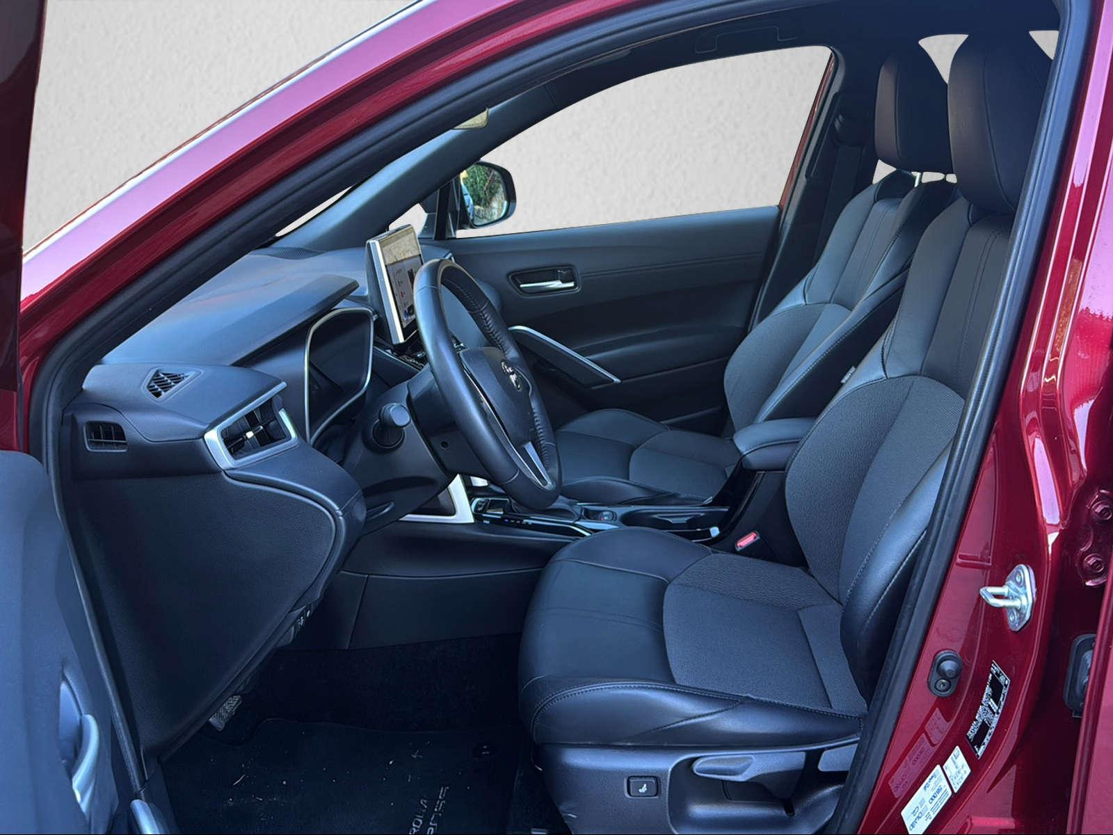 TOYOTA Corolla Cross 2.0 HSD Trend AWD-i-image-2