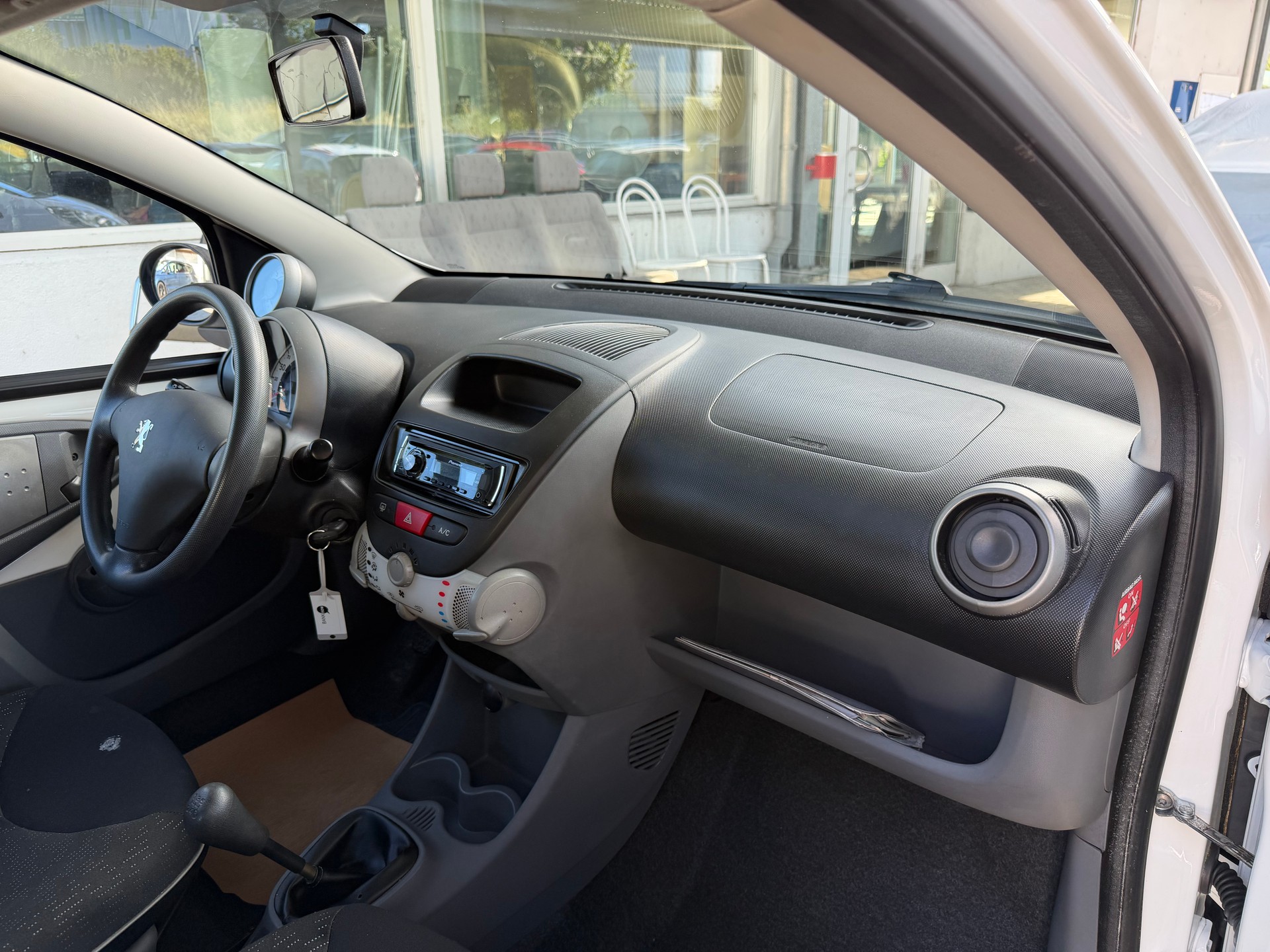 PEUGEOT 107 1.0 Trendy-image-17