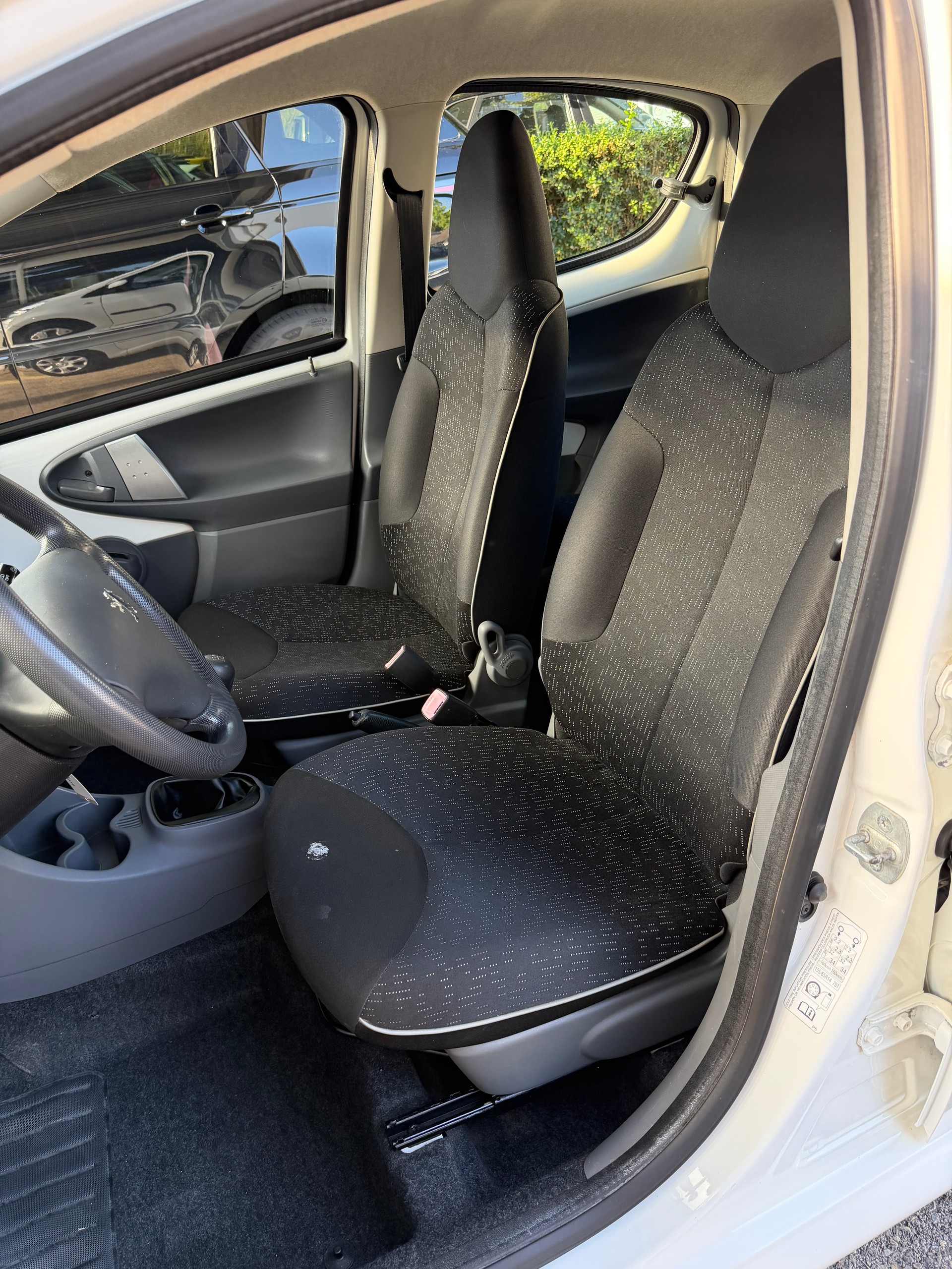 PEUGEOT 107 1.0 Trendy-image-9